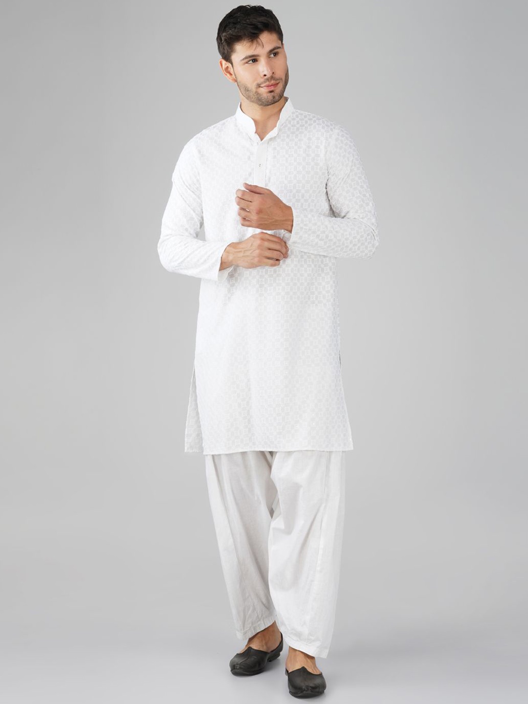 

Vastraa Fusion Men Flared Sleeves Thread Work Anarkali Kurta, White