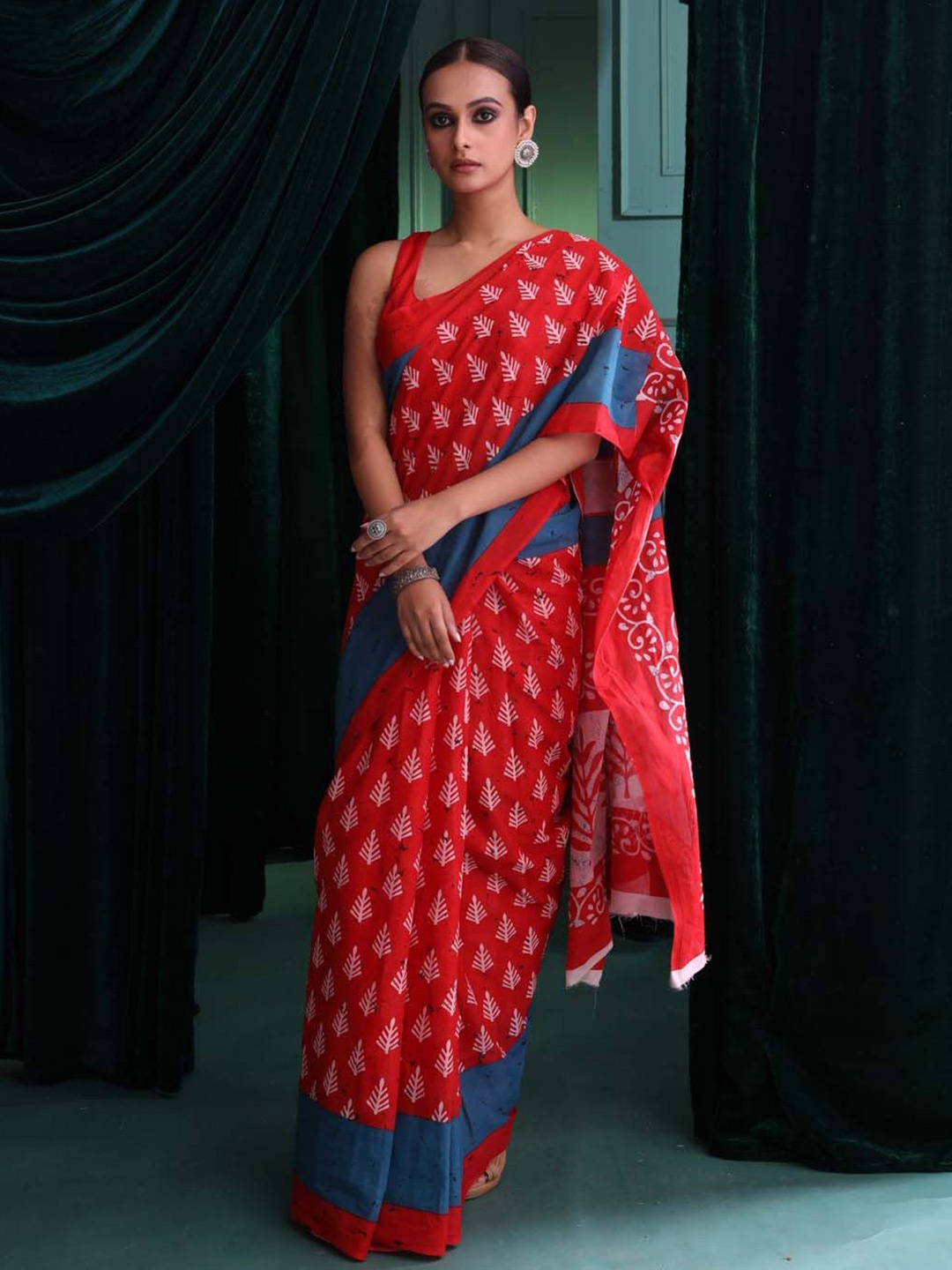 

Saranee Ethnic Motifs Pure Cotton Block Print Saree, Red