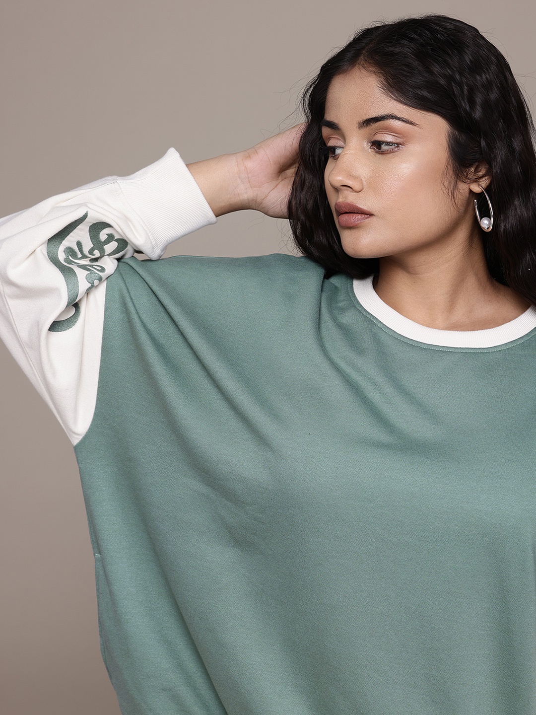 

The Roadster Lifestyle Co. Plus Size Colourblocked Sweatshirt, Green
