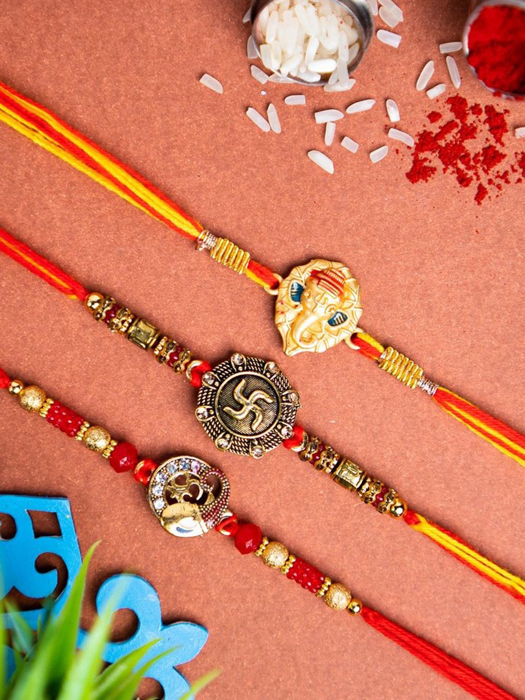 

Phirki Studio Thread Rakhi, Gold