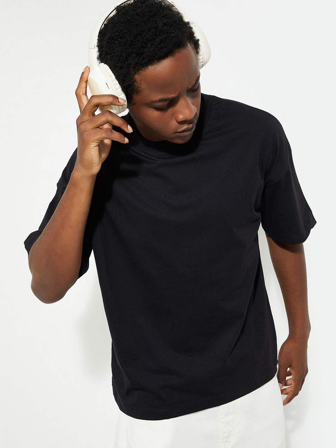 

max URB_N Men Boxy Fit Solid T-shirt, Black
