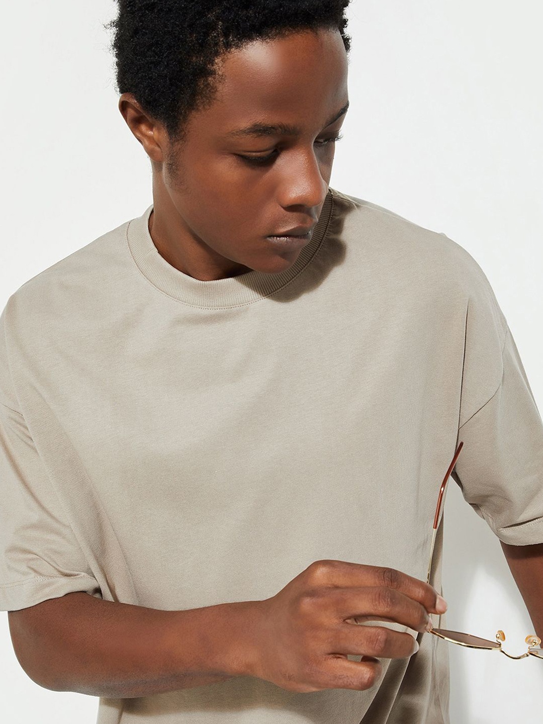

max URB_N Men Boxy Fit Solid T-shirt, Beige