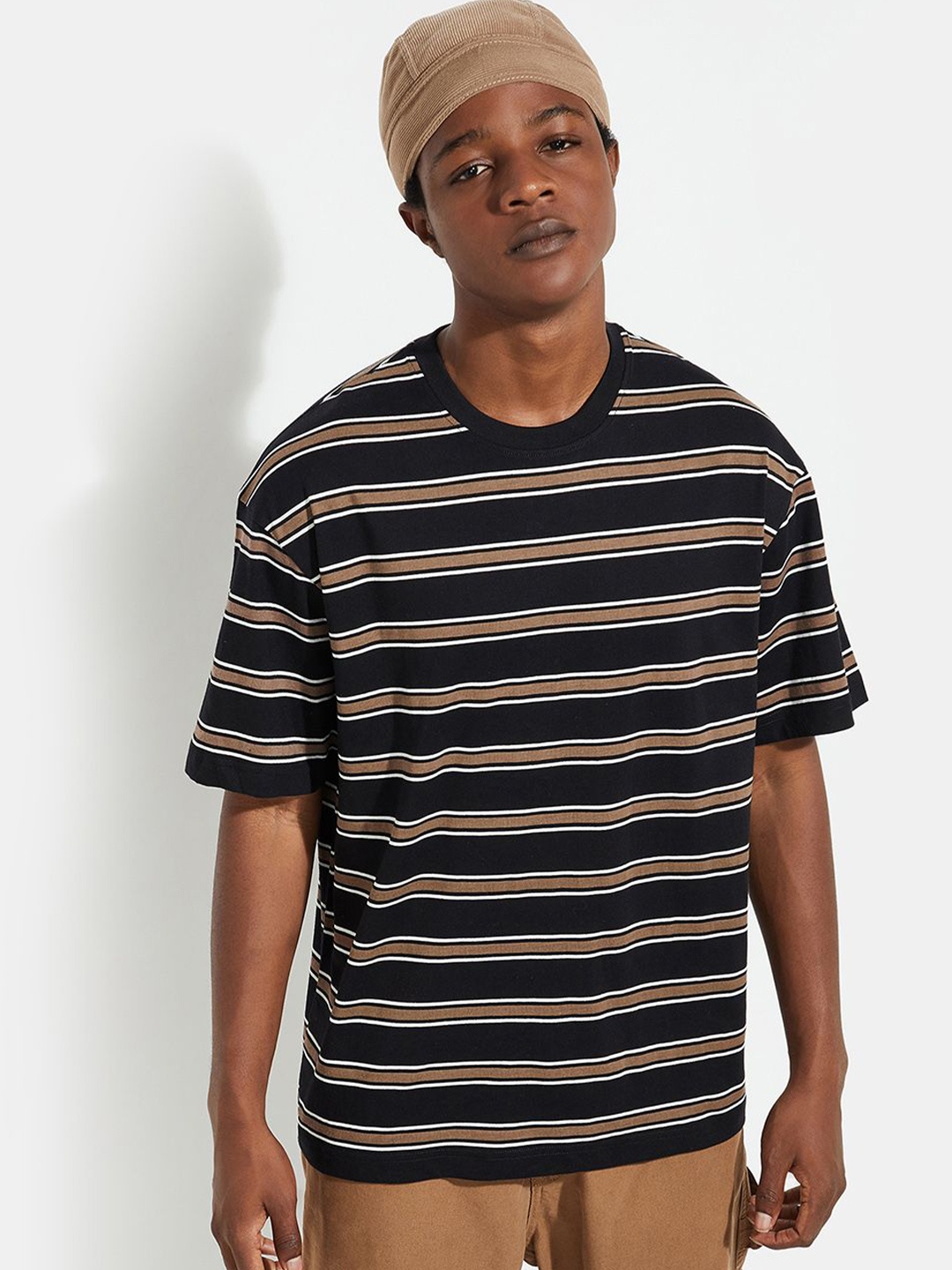 

max URB_N Men Oversized Striped T-shirt, Black