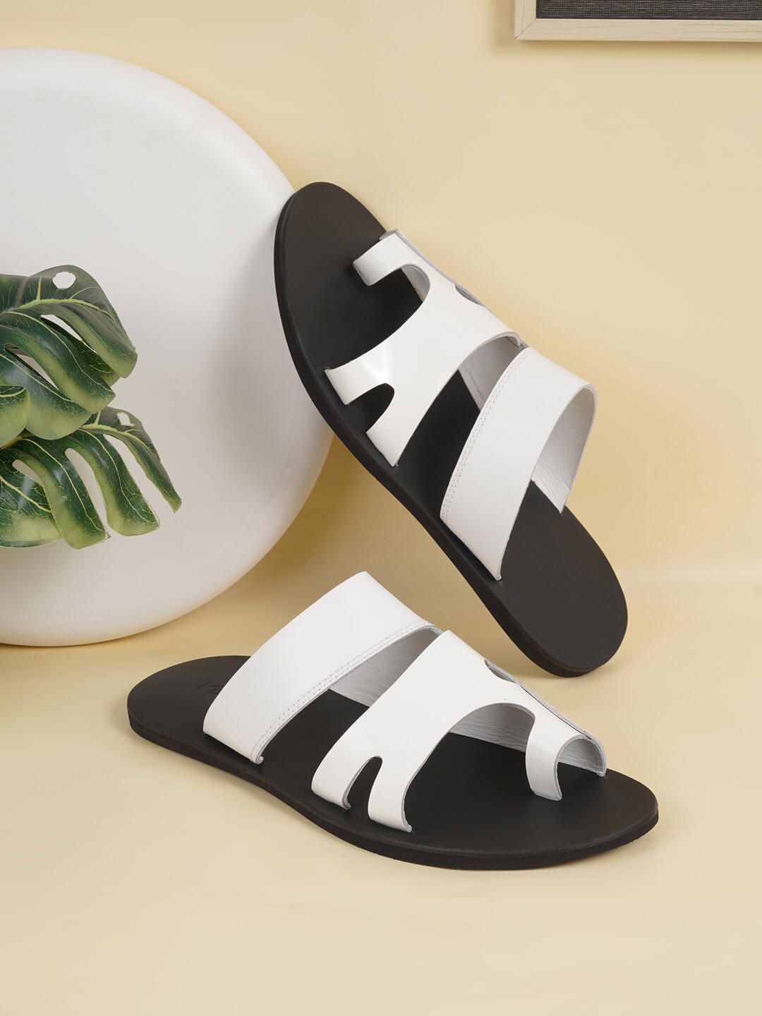 

Metro Men Leather Comfort Sandals, White
