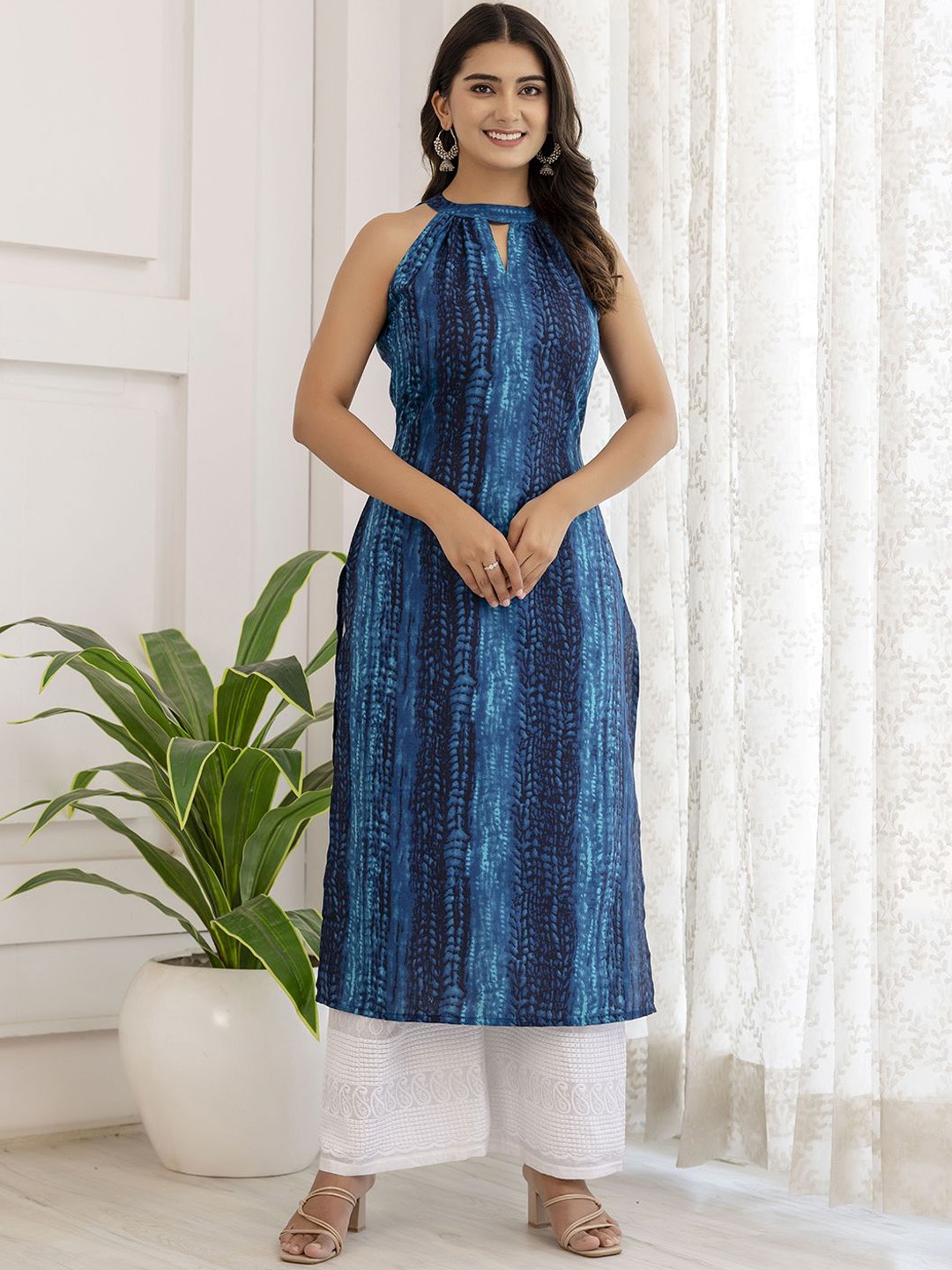 

Nayo Women Ethnic Motifs Embroidered Keyhole Neck Thread Work Kurta, Blue