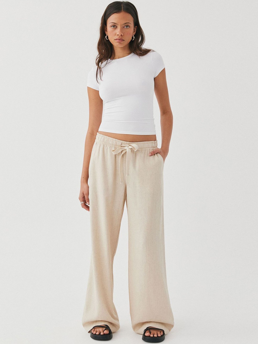 

LULU & SKY Women Straight Fit Trousers, Khaki