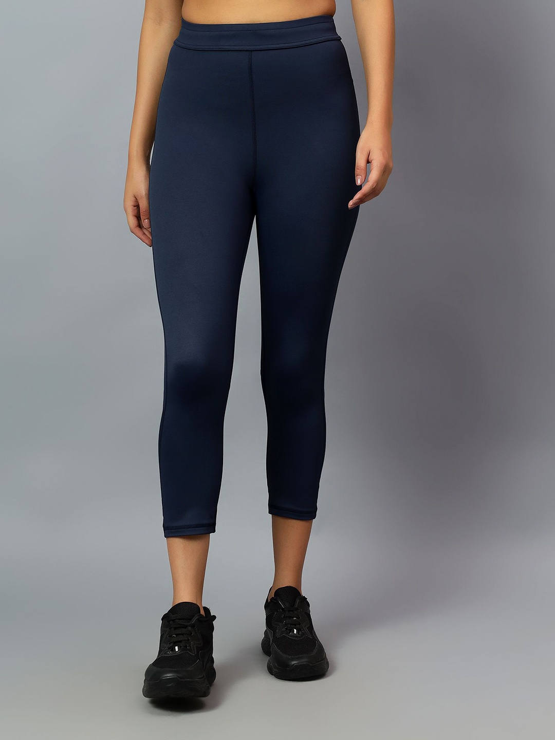 

Fitkin Women Navy Mesh Back Cutout Capri, Navy blue