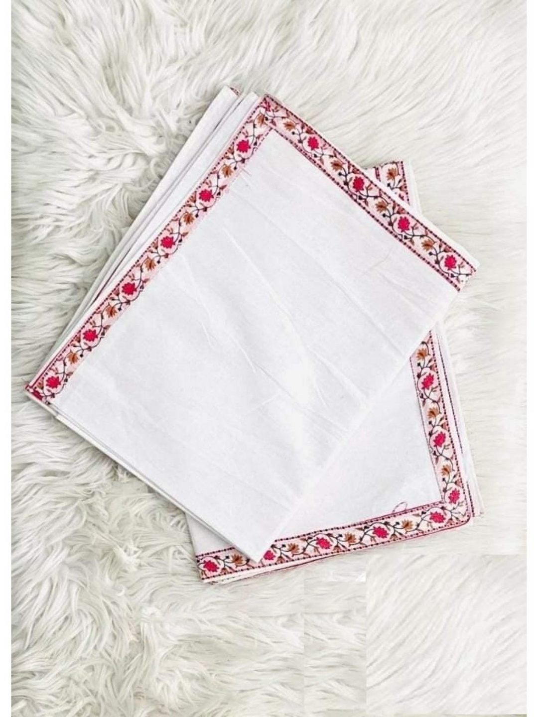 

UrbanArts White Set of 2 300 GSM Single Bed Dohar