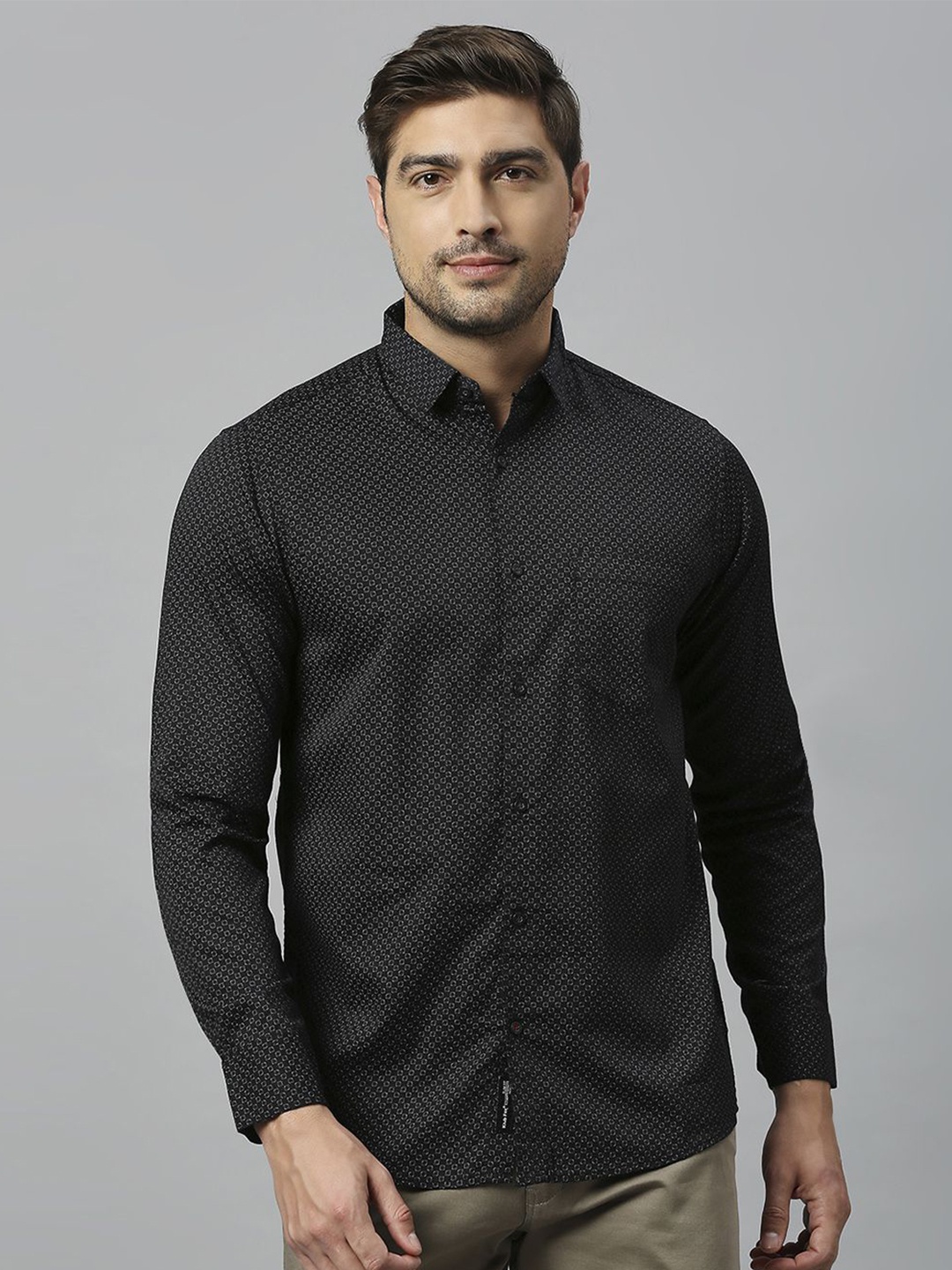 

Klub Fox Men Slim Fit Opaque Printed Casual Shirt, Black