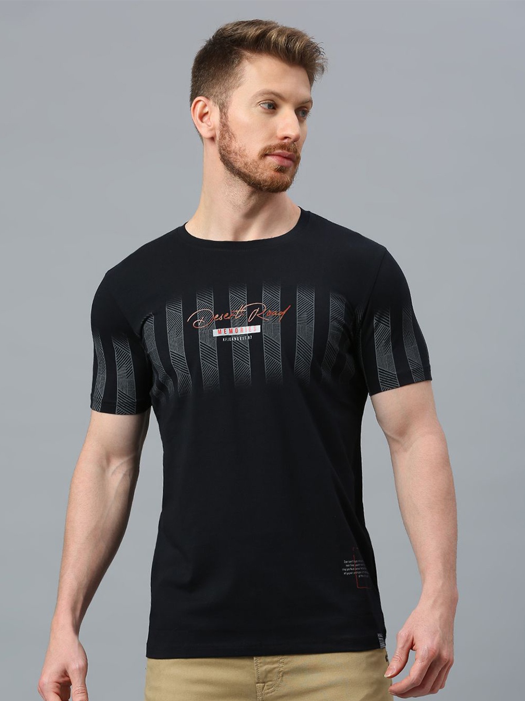 

Klub Fox Men Typography Printed Pockets T-shirt, Black