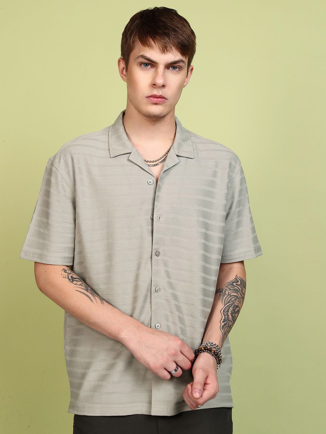

HIGHLANDER Men Relaxed Fit Drop Shoulder Cuban Collar Half Sleeves Shirt, Grey