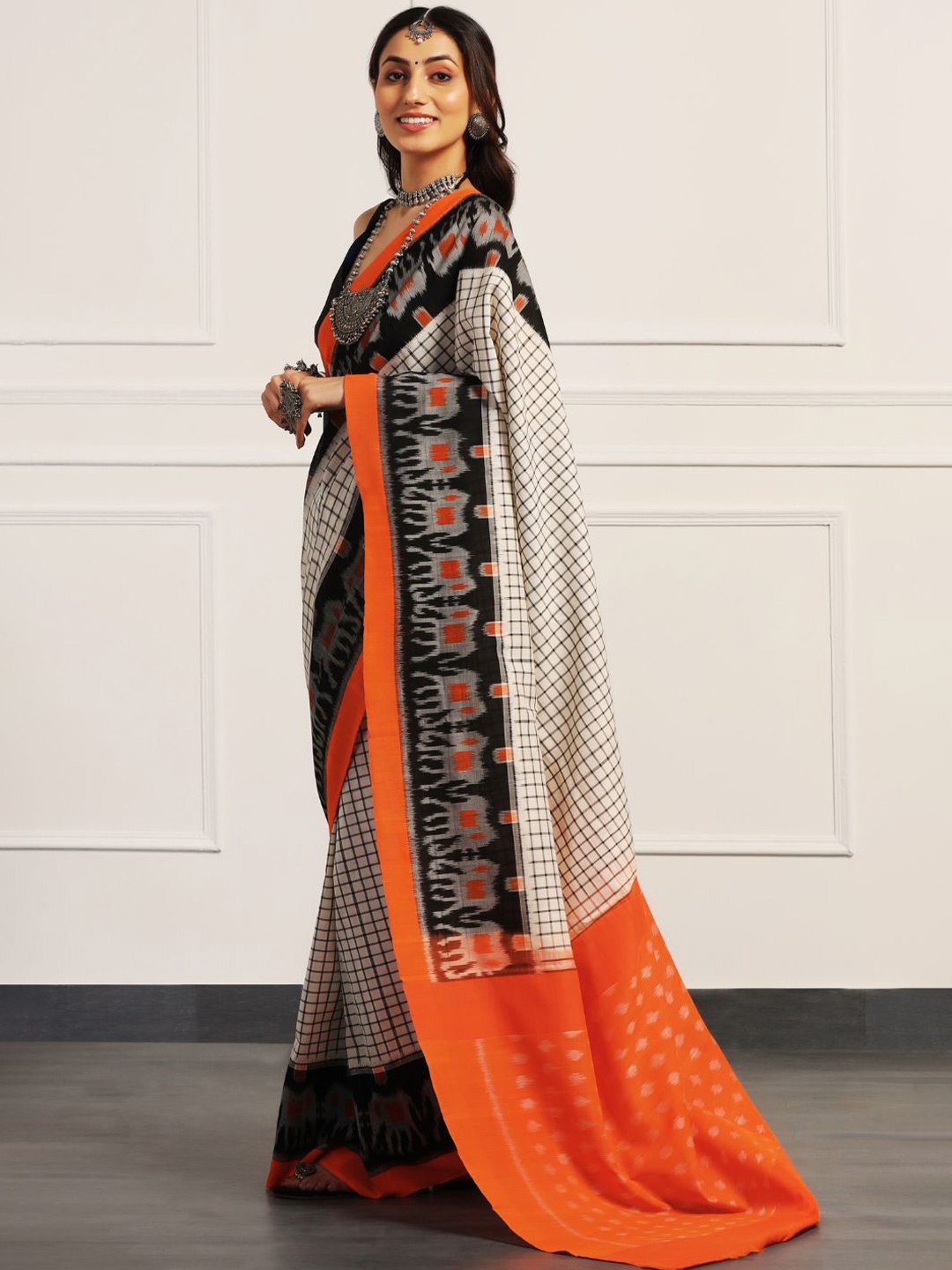 

ADITRI Handloom Pure Cotton Handloom Ikat Saree, White