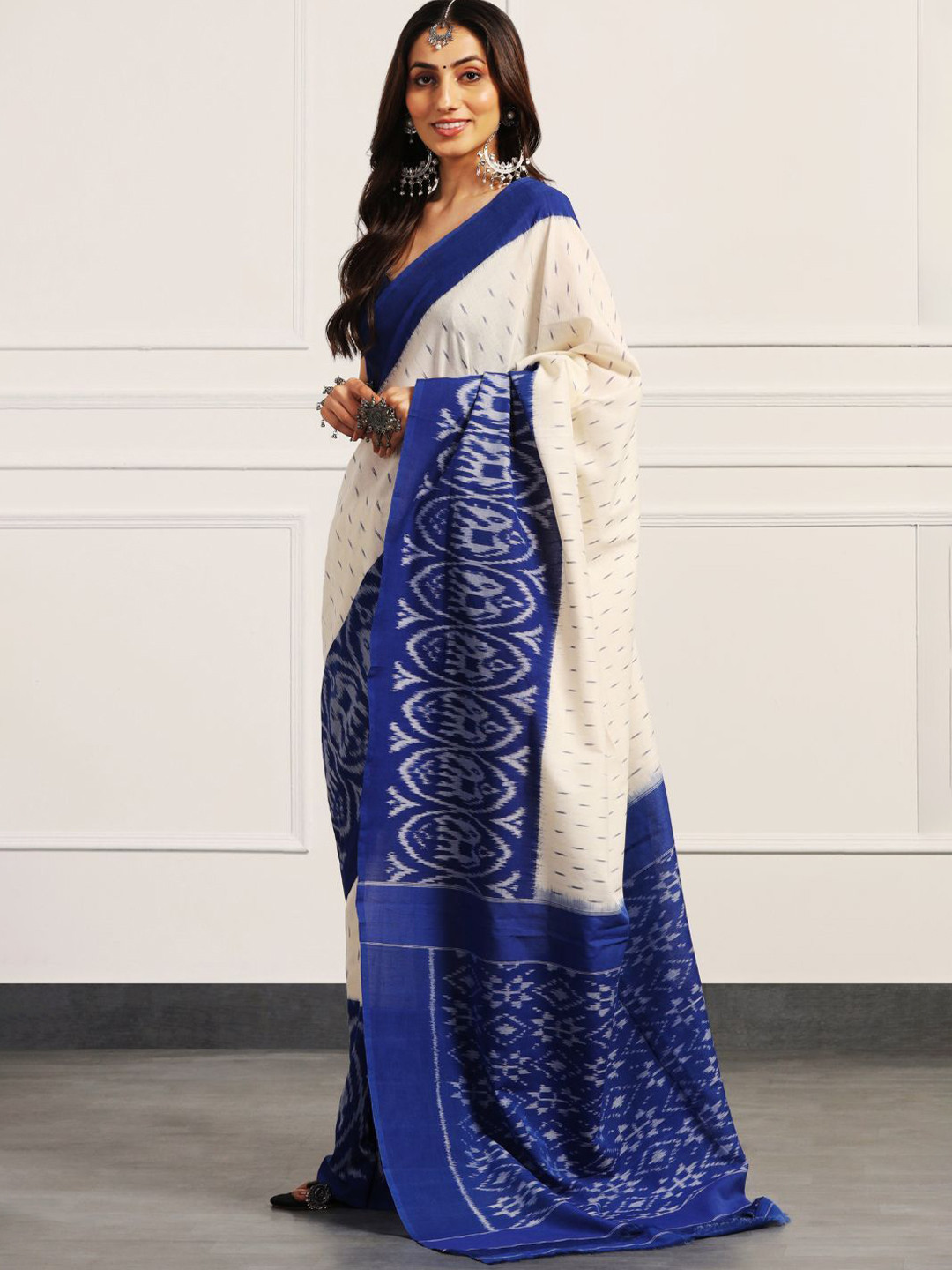 

ADITRI Handloom Pure Cotton Handloom Ikat Saree, Blue