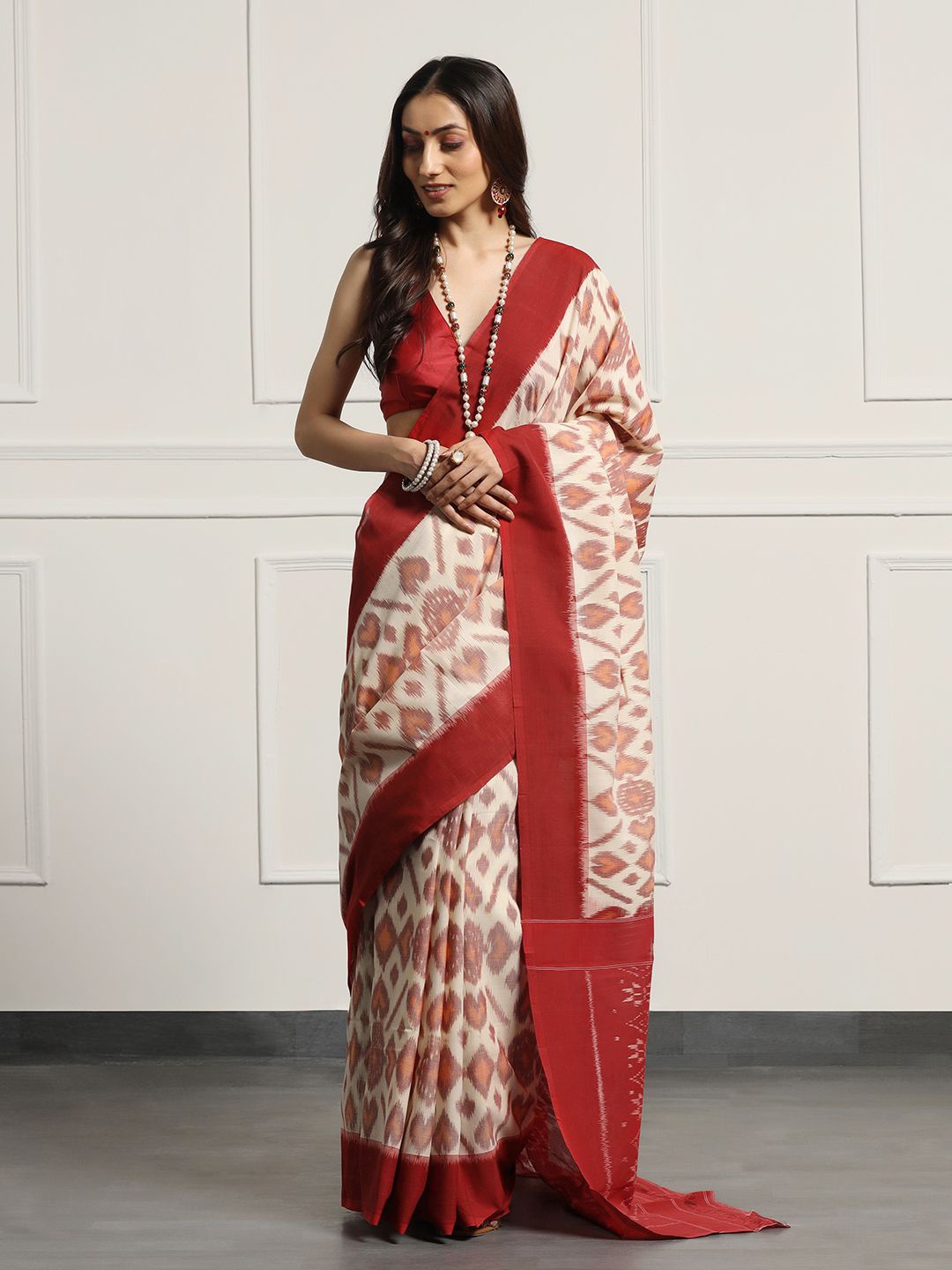 

ADITRI Handloom Pure Cotton Handloom Ikat Saree, Beige