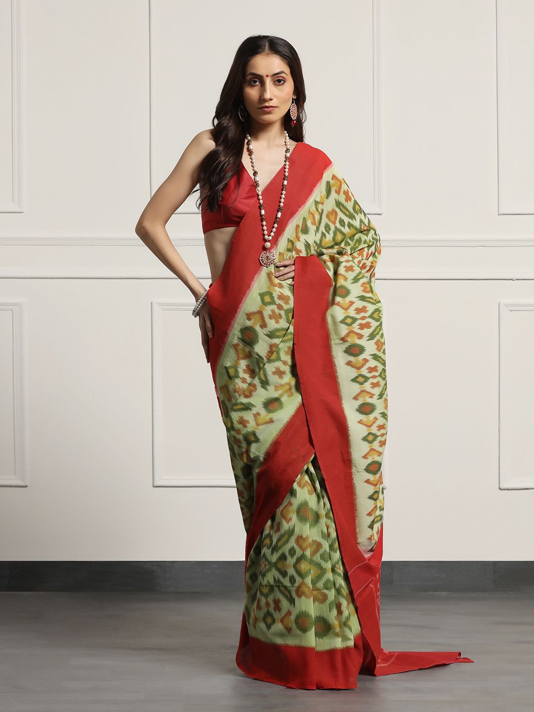 

ADITRI Handloom Pure Cotton Handloom Ikat Saree, Green