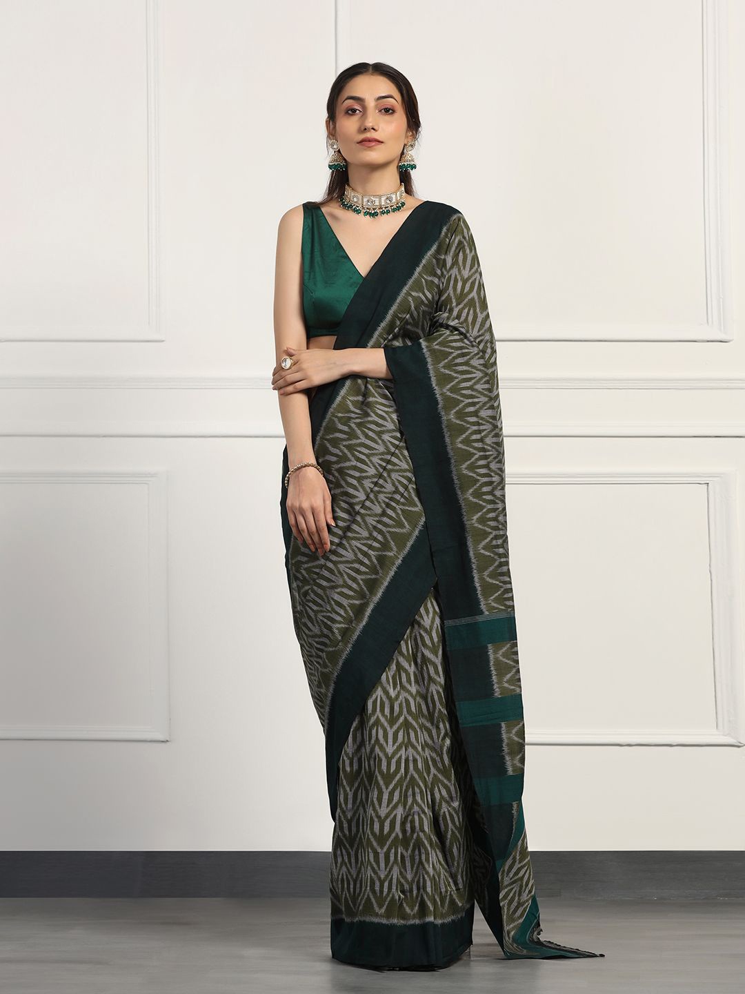 

ADITRI Handloom Pure Cotton Handloom Ikat Saree, Olive