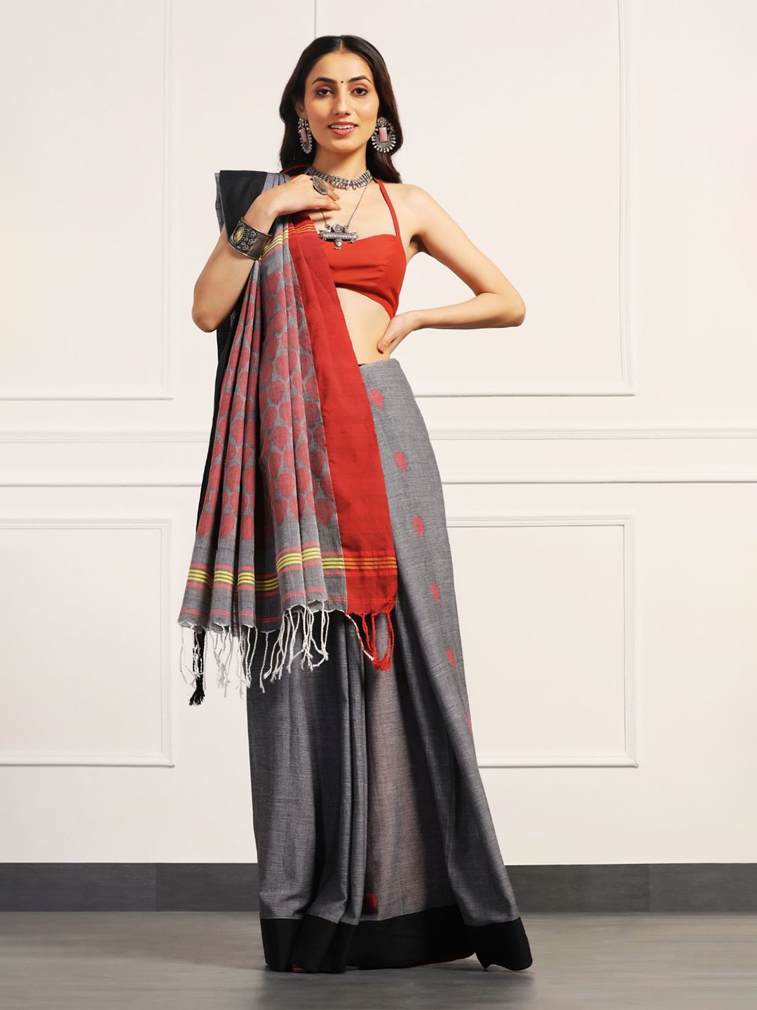 

ADITRI Handloom Woven Design Pure Cotton Khadi Saree, Grey