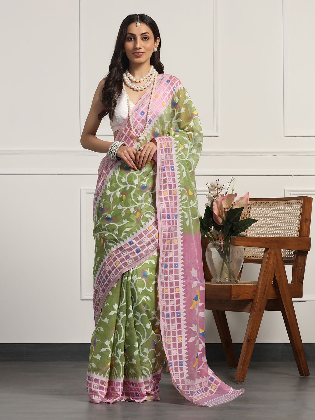 

ADITRI Handloom Woven Design Zari Pure Silk Jamdani Saree, Green