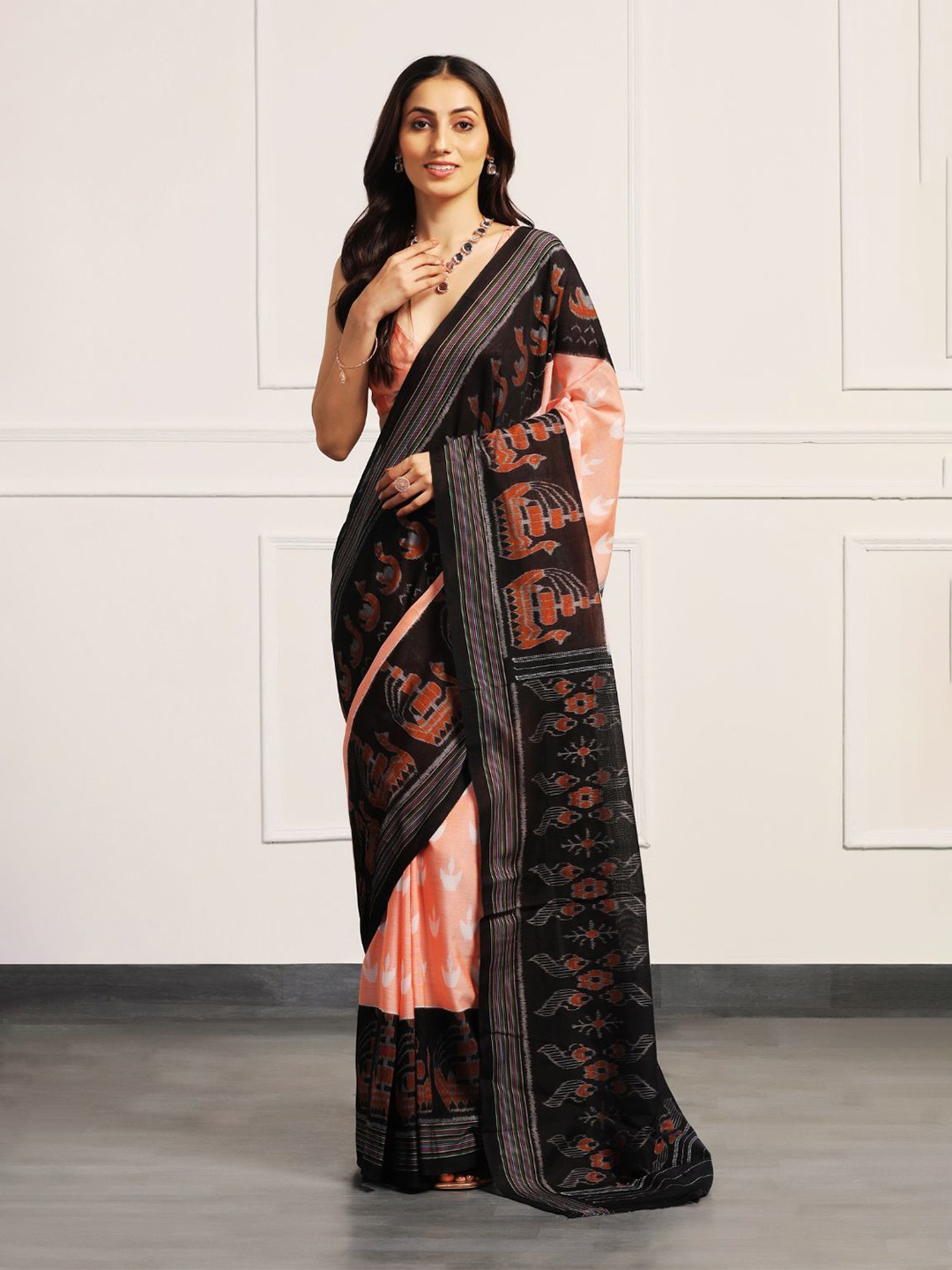 

ADITRI Handloom Pure Cotton Handloom Ikat Saree, Black