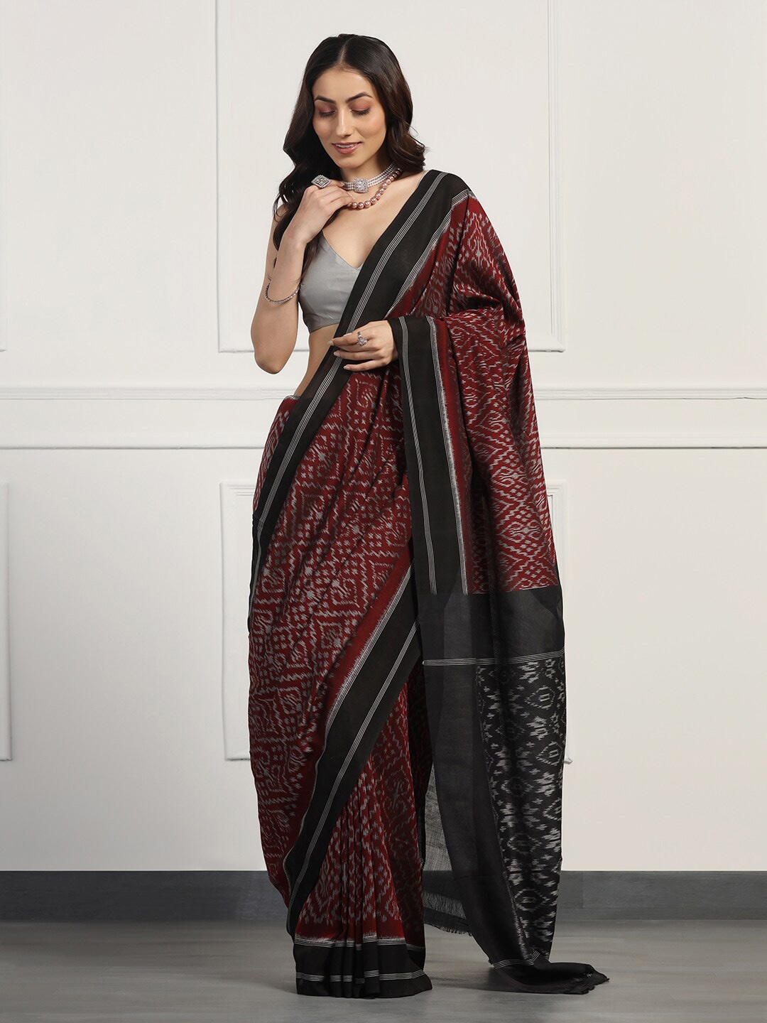 

ADITRI Handloom Pure Cotton Handloom Ikat Saree, Red
