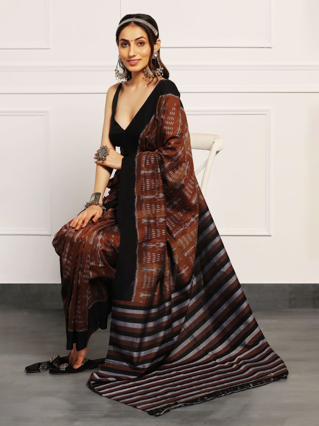 

ADITRI Handloom Ethnic Motifs Pure Cotton Handloom Ikat Saree, Brown
