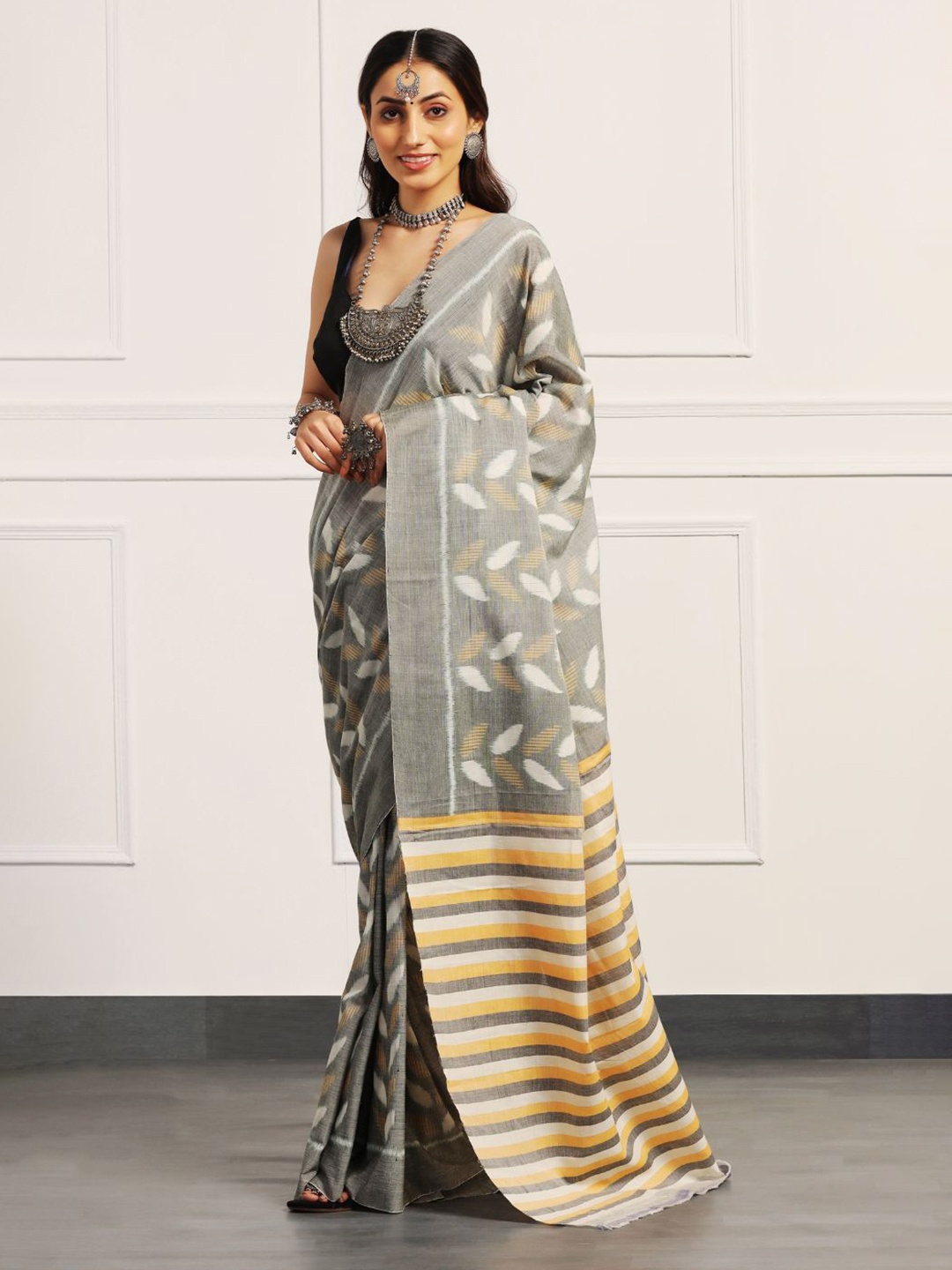 

ADITRI Handloom Woven Design Pure Cotton Ikat Saree, Green