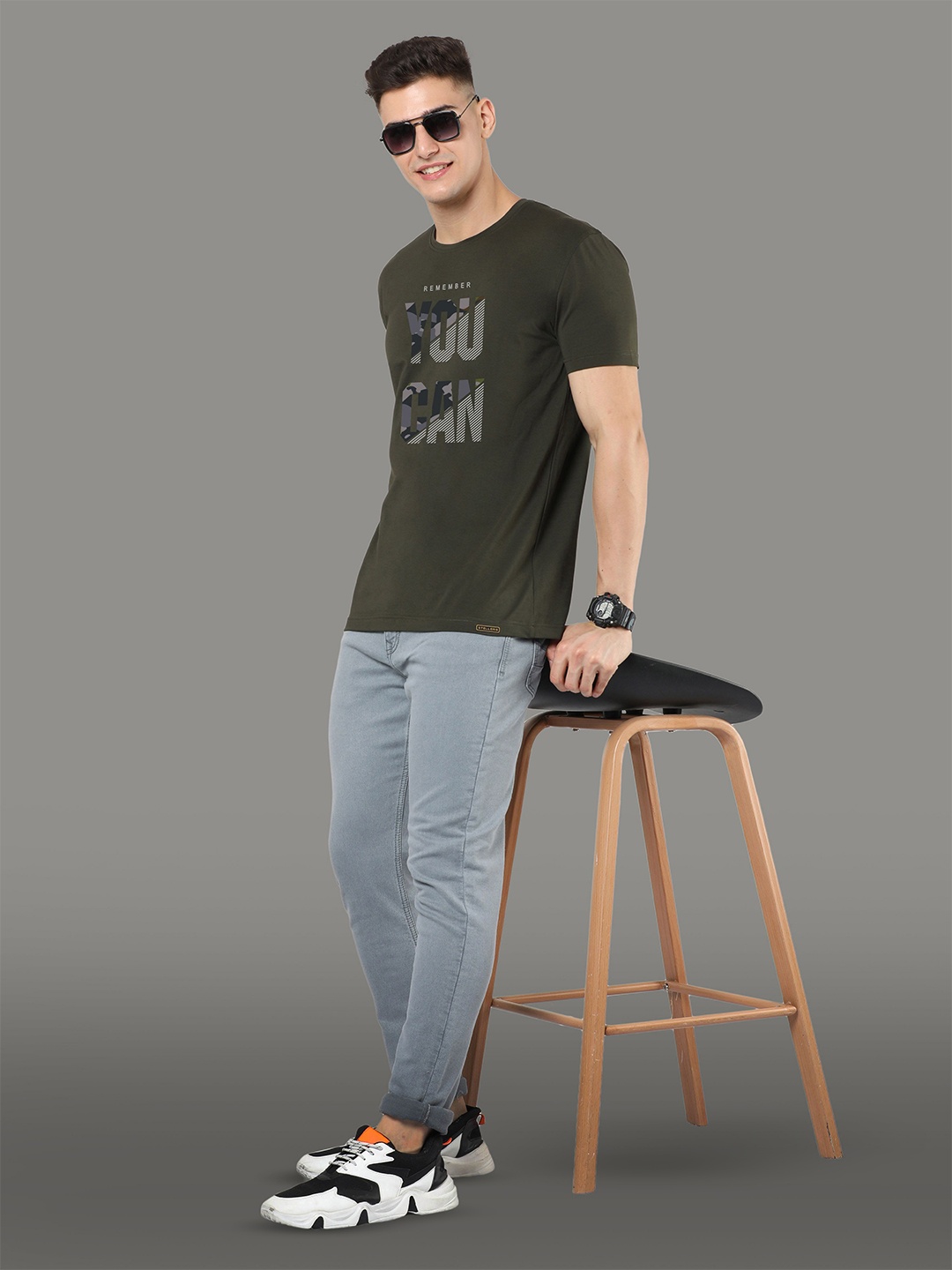 

STELLERS Men Typography Printed V-Neck Monochrome Raw Edge T-shirt, Green
