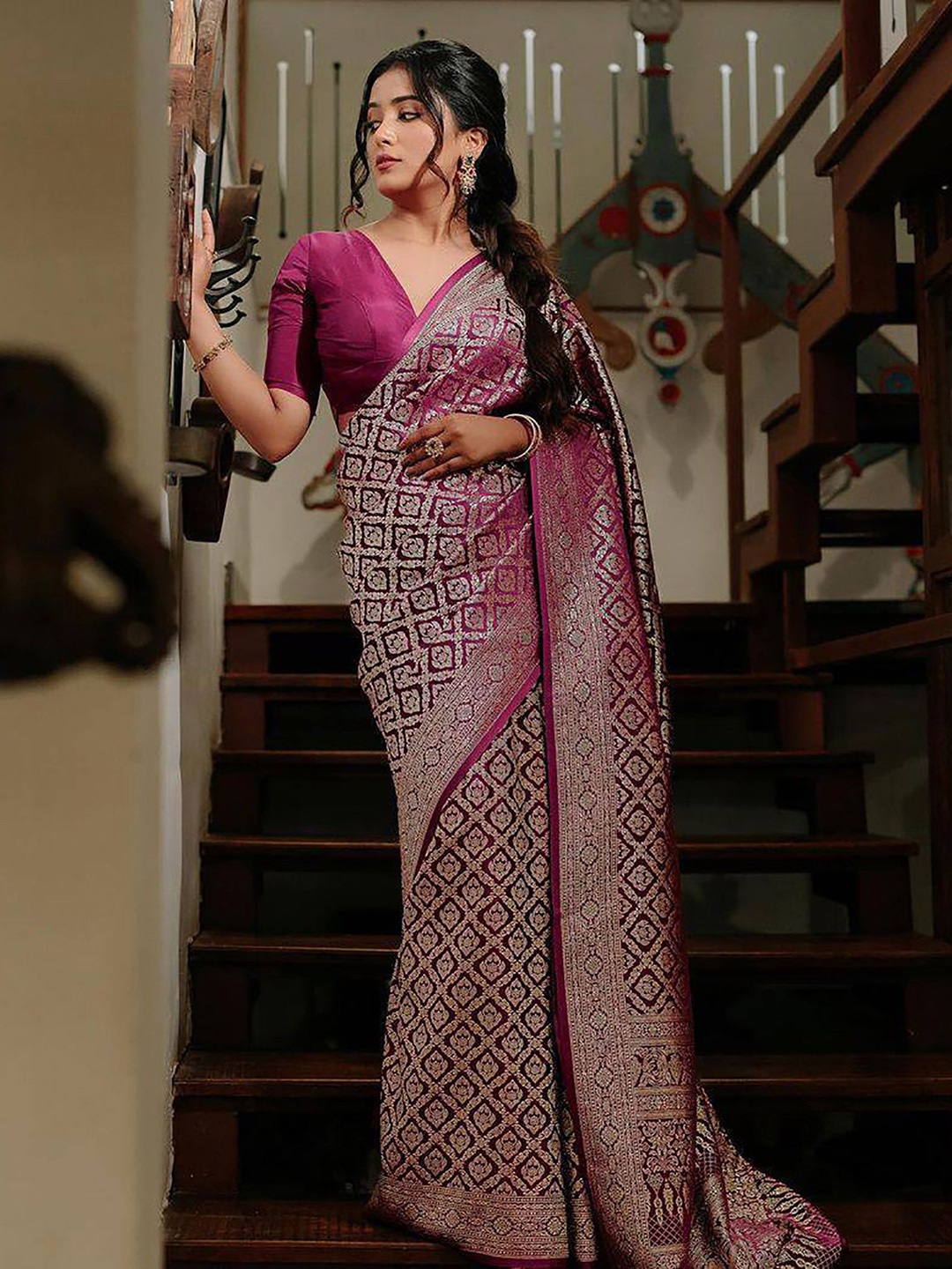 

KALINI Woven Design Zari Banarasi Saree, Magenta