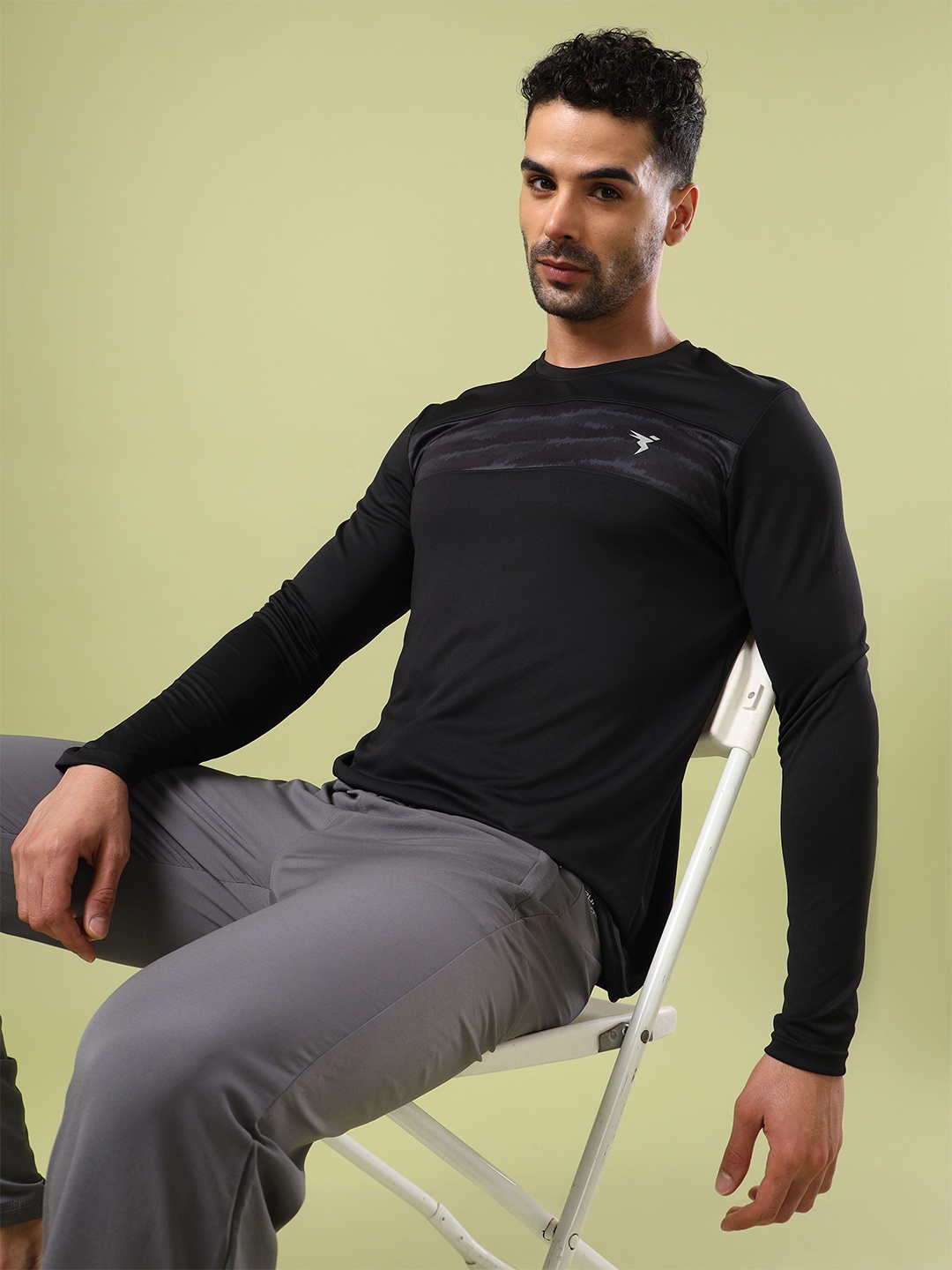 

Technosport Men Abstract Printed Round Neck UPF50 Slim Fit T-shirt, Black