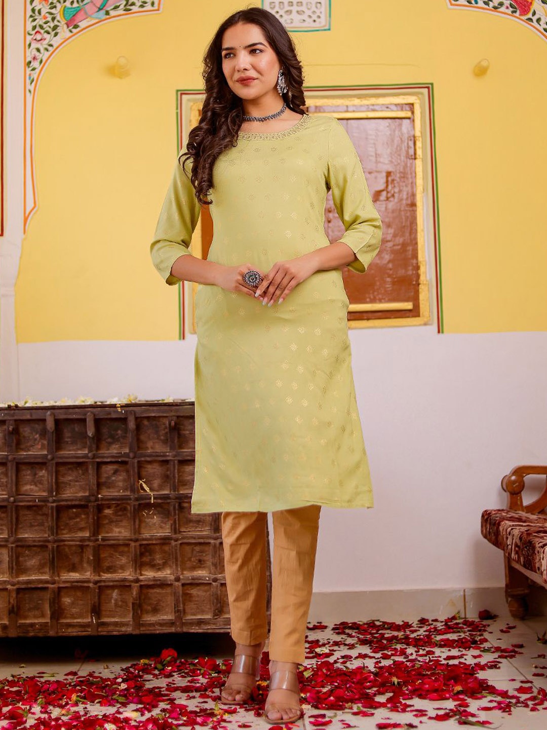 

VASVI Floral Woven Design Round Neck Zari Straight Kurta, Green