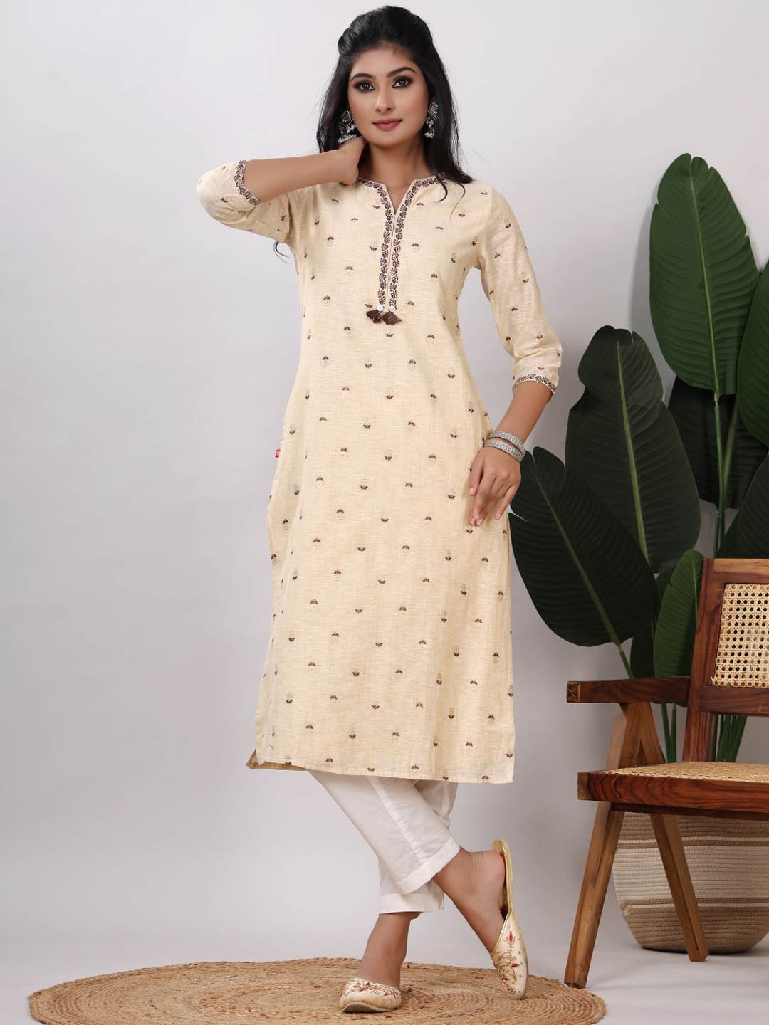 

VASVI Geometric Woven Design Notch Neck Thread Work Khadi Cotton Straight Kurta, Beige