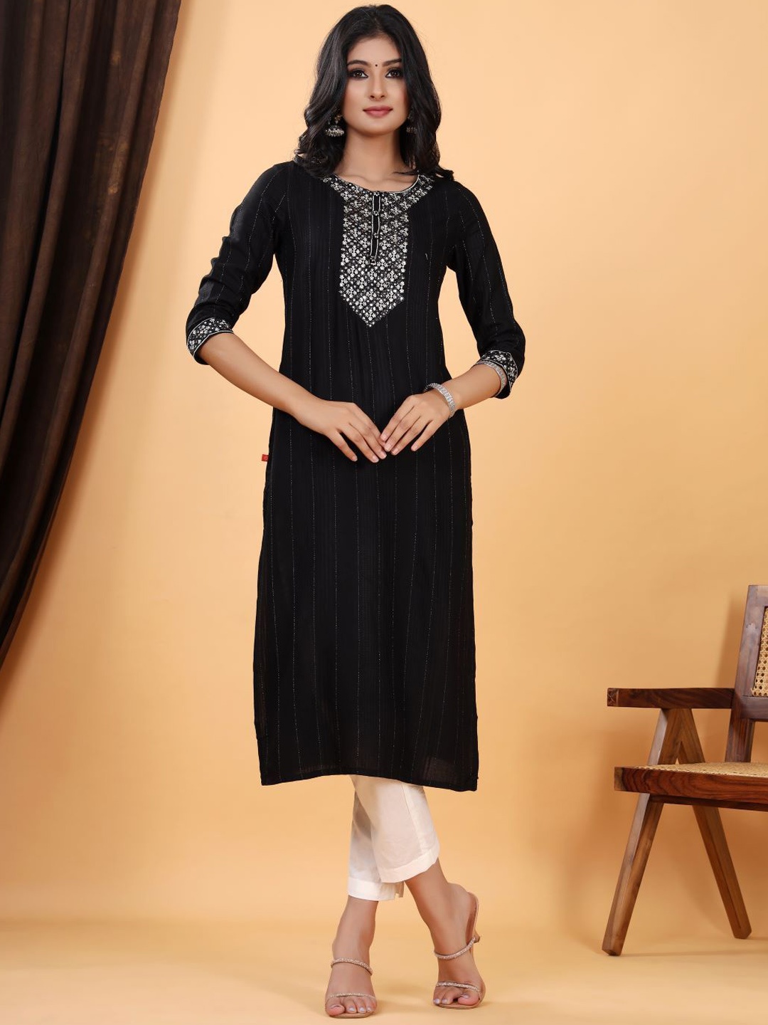 

VASVI Women Kurta, Black