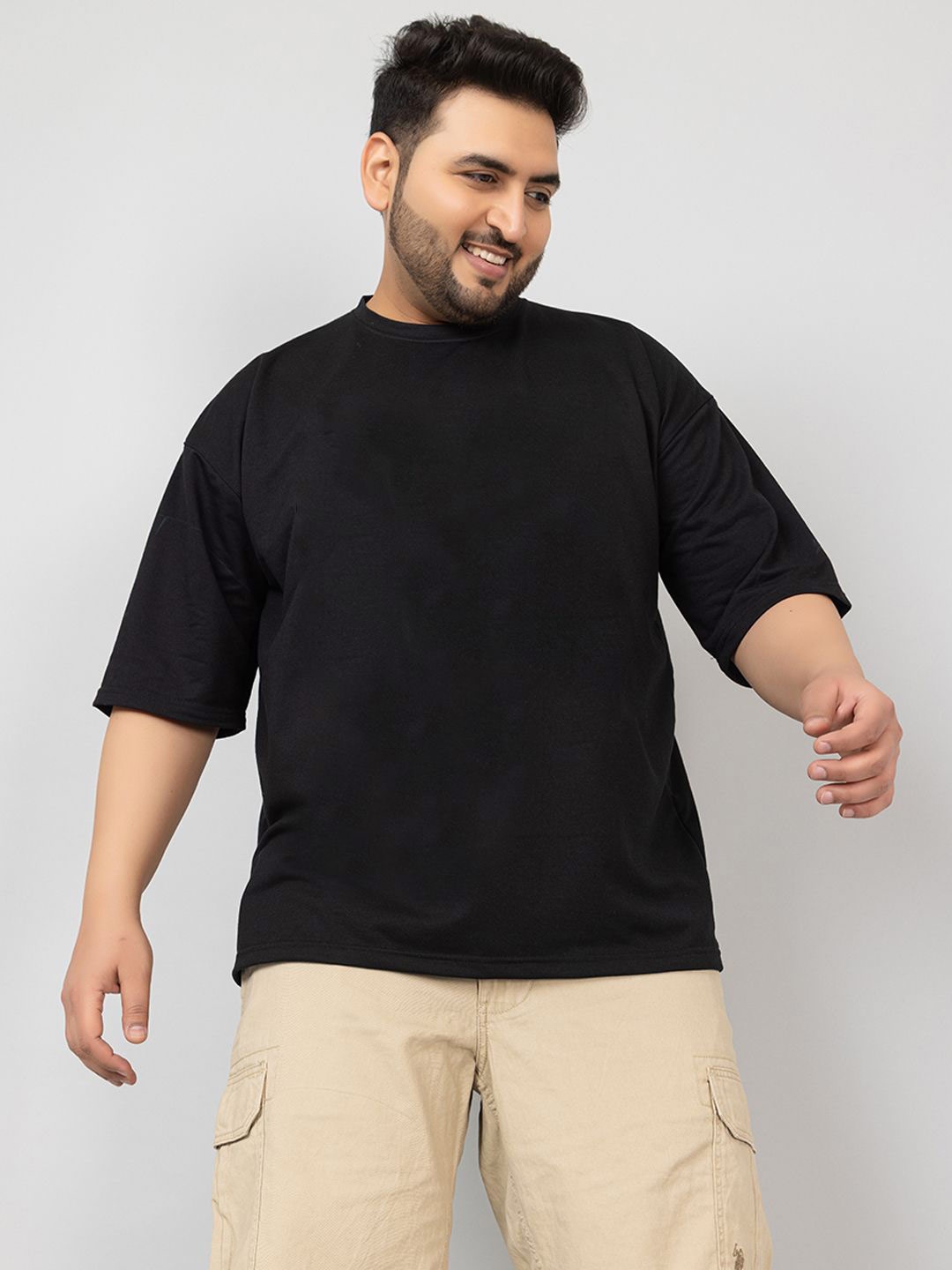 

CHKOKKO Men Solid Round Neck Plus Size T-shirt, Black