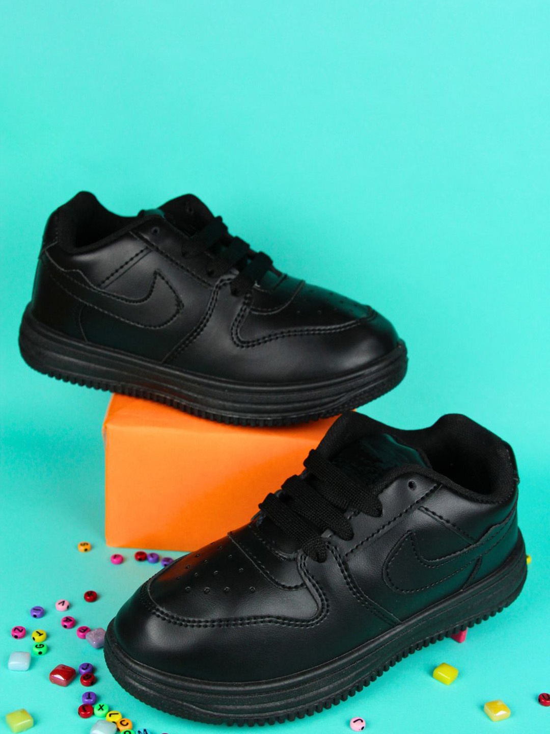 

BAESD Kids Round Toe Moisture Wicking Sneakers, Black