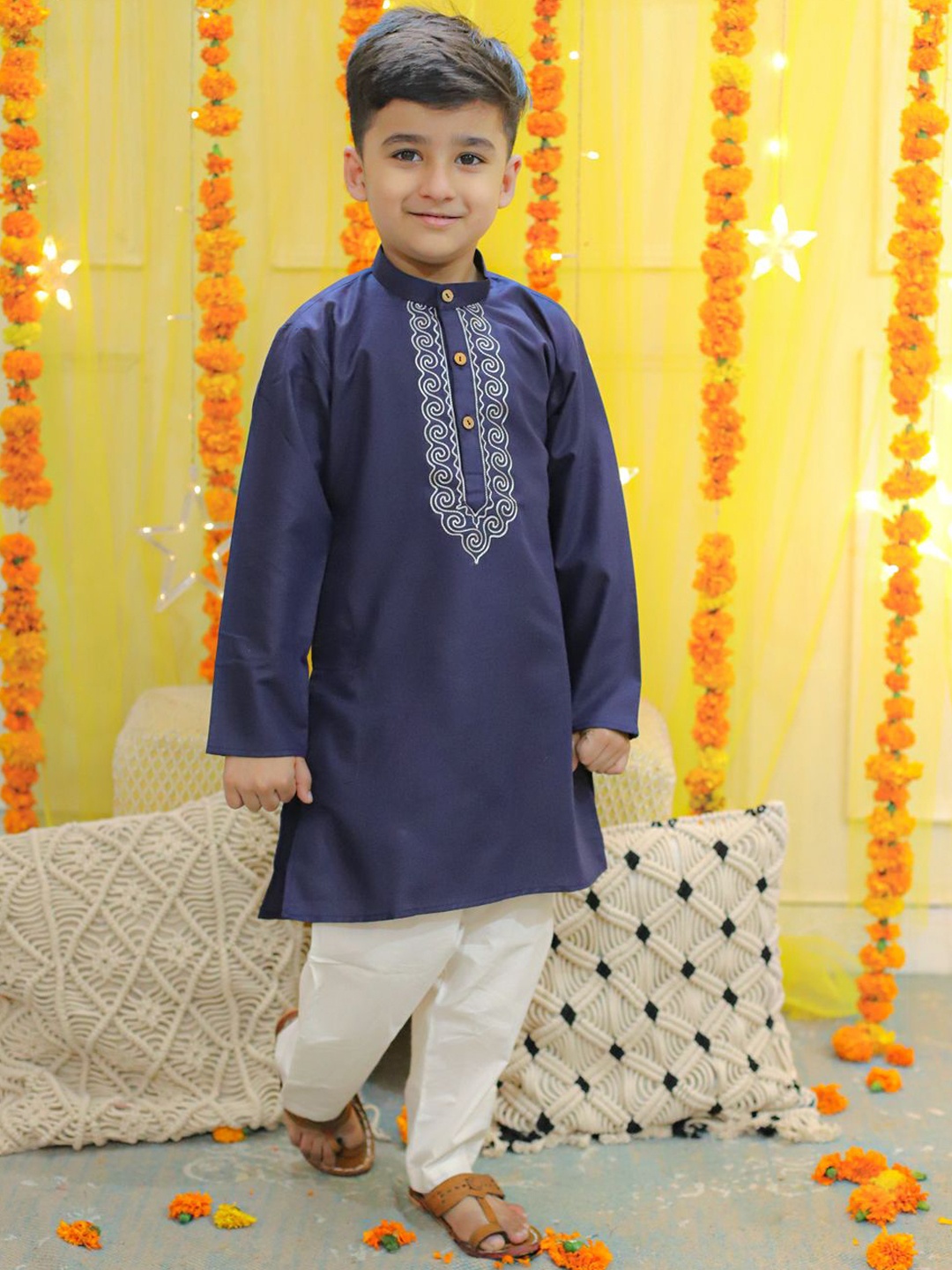 

BownBee Boys Embroidered Regular Pure Cotton Kurta with Pyjamas, Blue