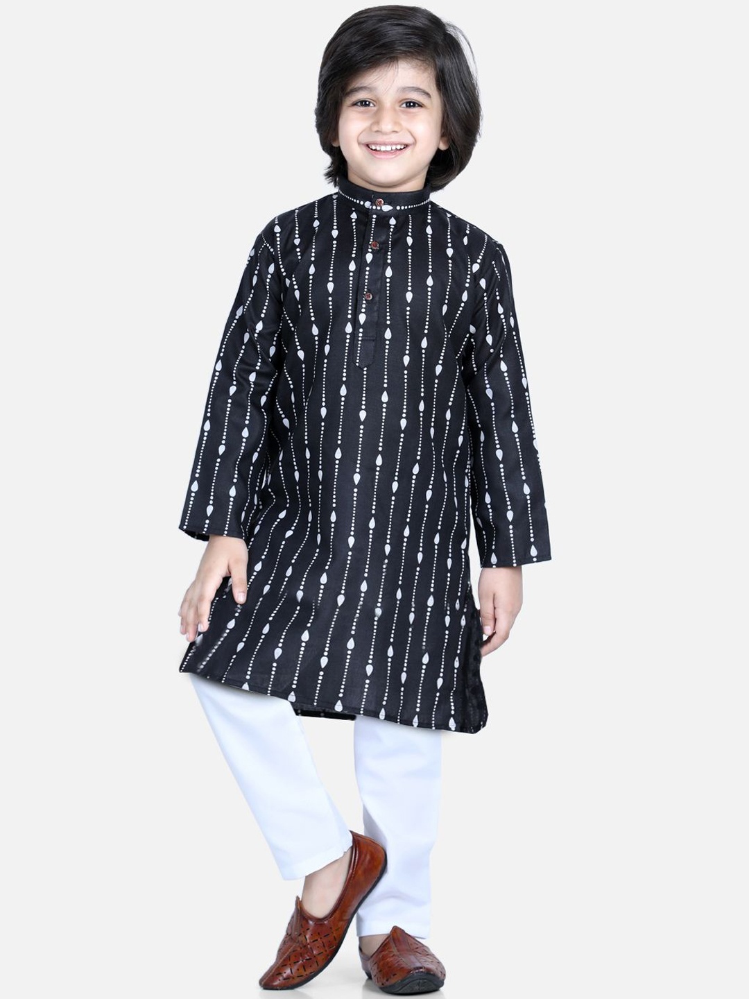 

BownBee Boys Printed Pure Cotton Straight Kurta With Pyjama, Black