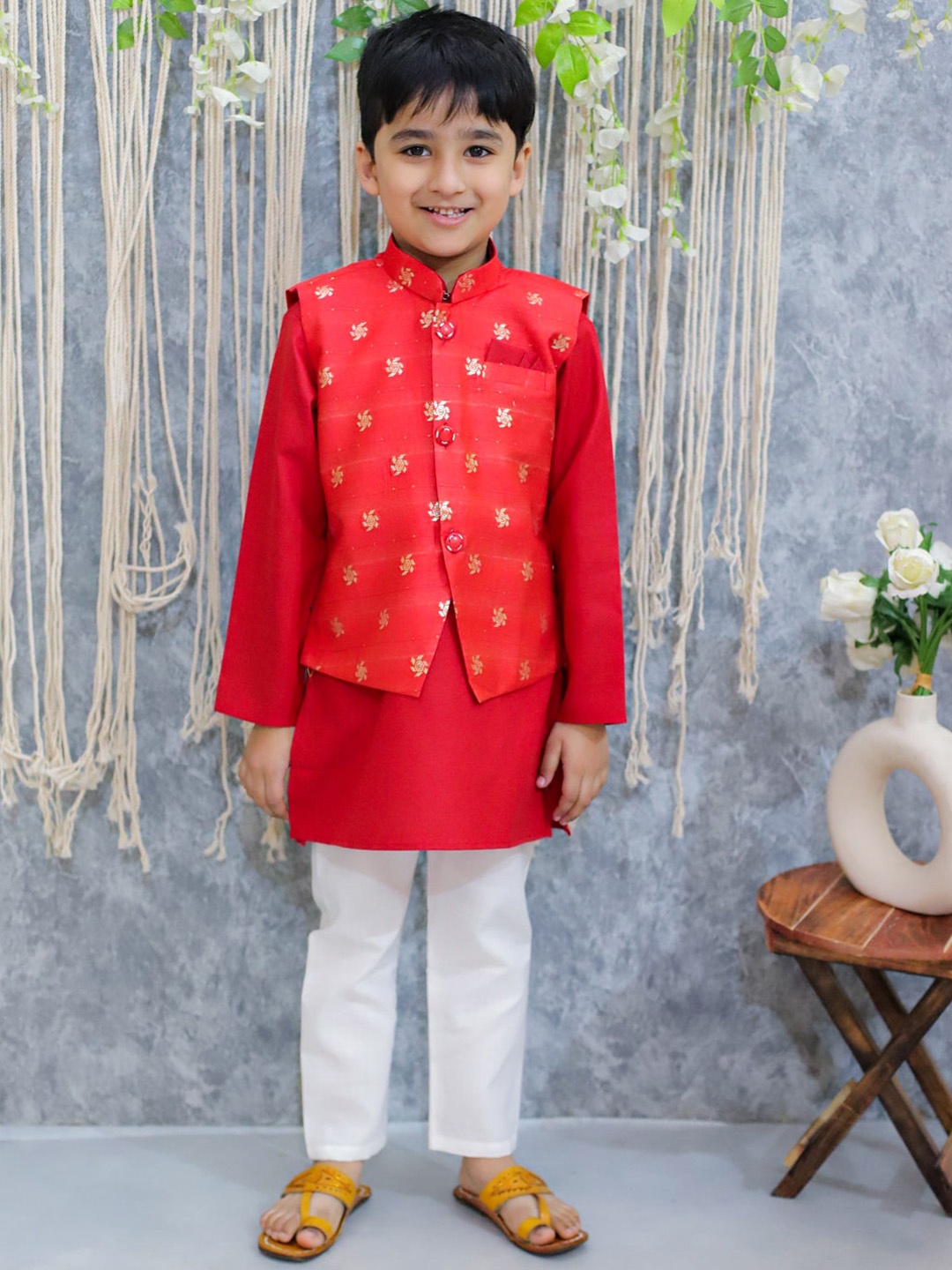 

BownBee Boys Printed Regular Thread Work Pure Cotton Kurta with Pyjamas, Red