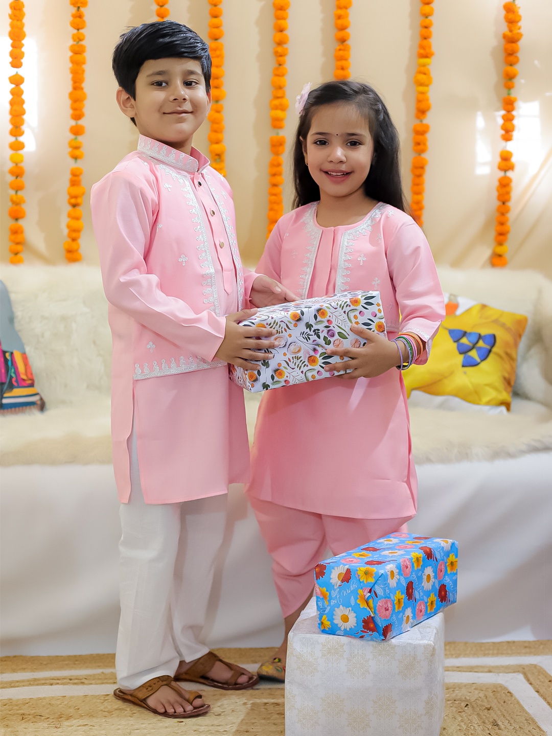 

BownBee Boys Ethnic Motifs Embroidered Regular Chanderi Silk Kurta with Pyjamas, Pink