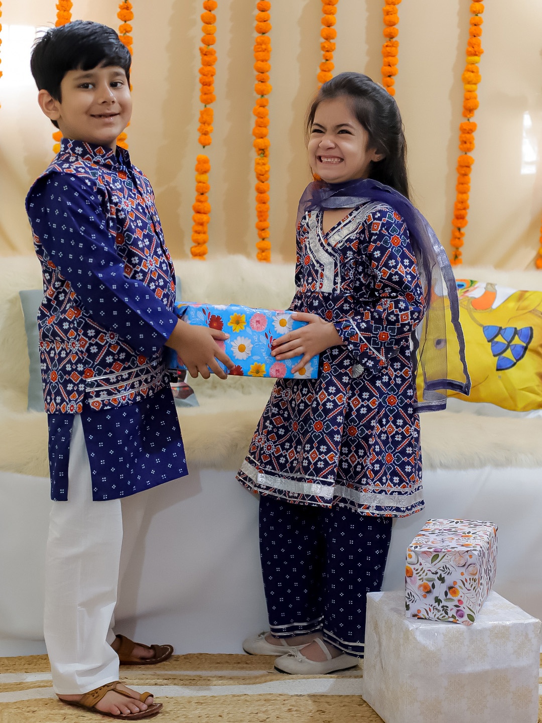 

BownBee Boys Ethnic Motifs Printed Regular Pure Cotton Kurta with Pyjamas, Blue