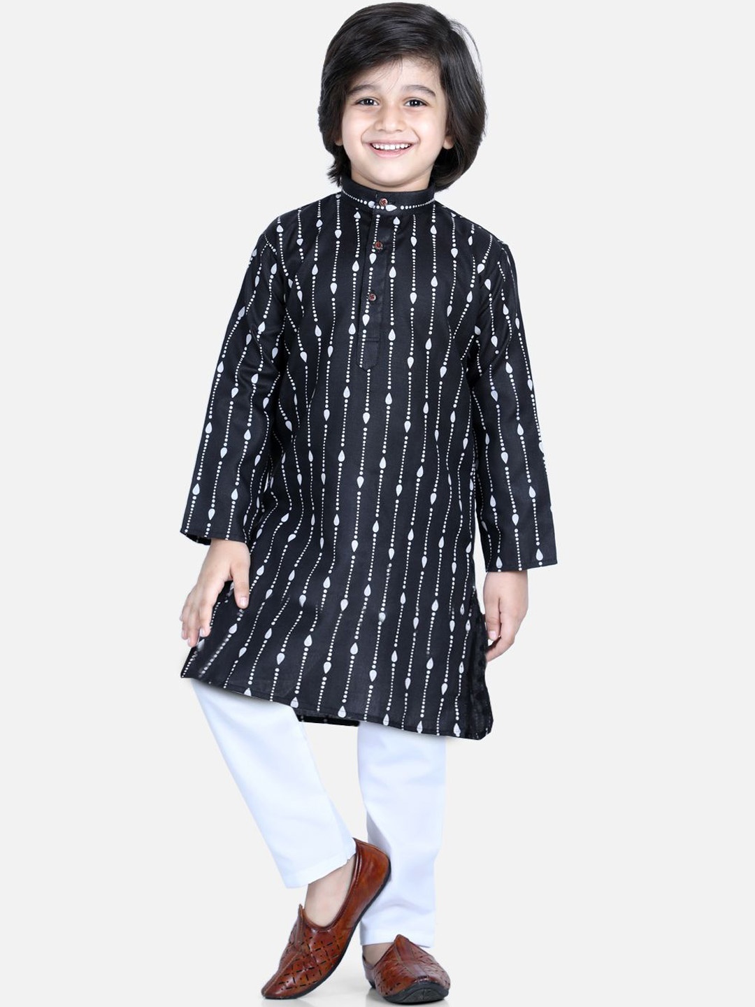 

BownBee Boys Printed Regular Pure Cotton Kurta with Pyjamas, Black