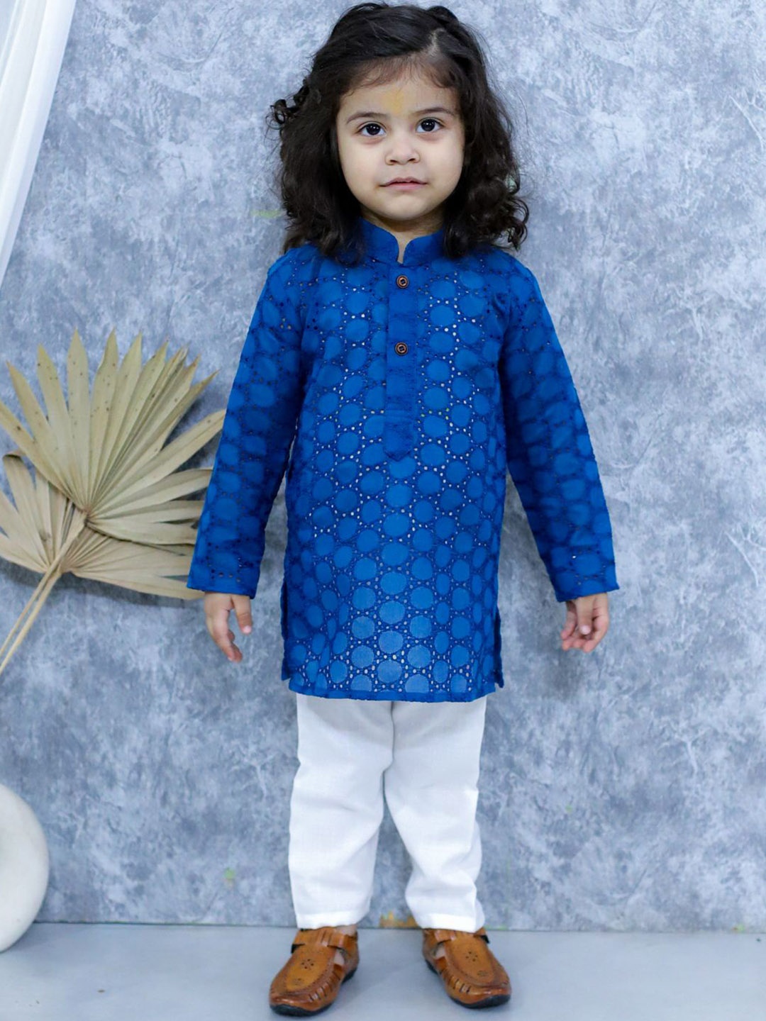 

BownBee Boys Floral Embroidered Regular Pure Cotton Kurta with Pyjamas, Blue
