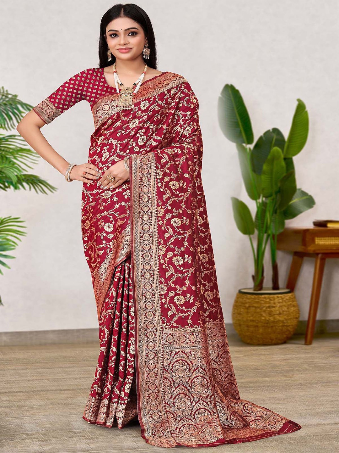 

ODETTE Ethnic Motifs Woven Design Zari Banarasi Saree, Red