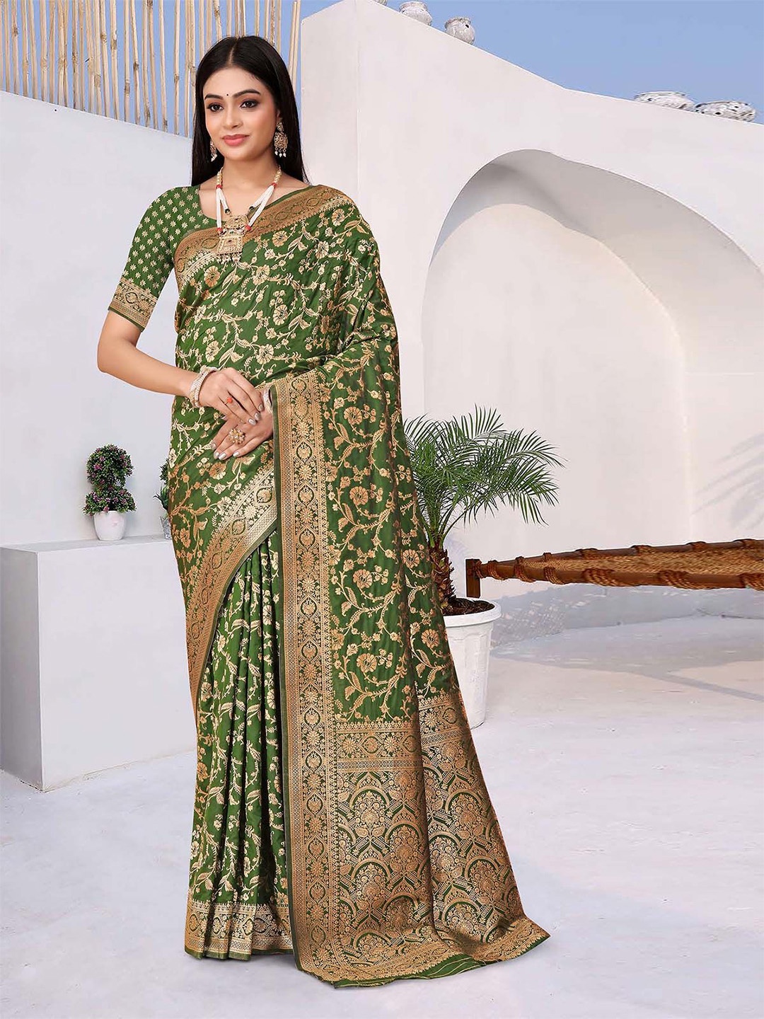 

ODETTE Woven Design Zari Banarasi Saree, Green