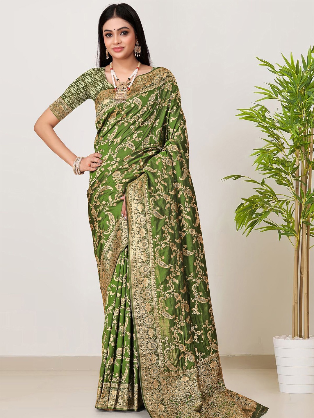 

ODETTE Woven Design Zari Banarasi Saree, Green