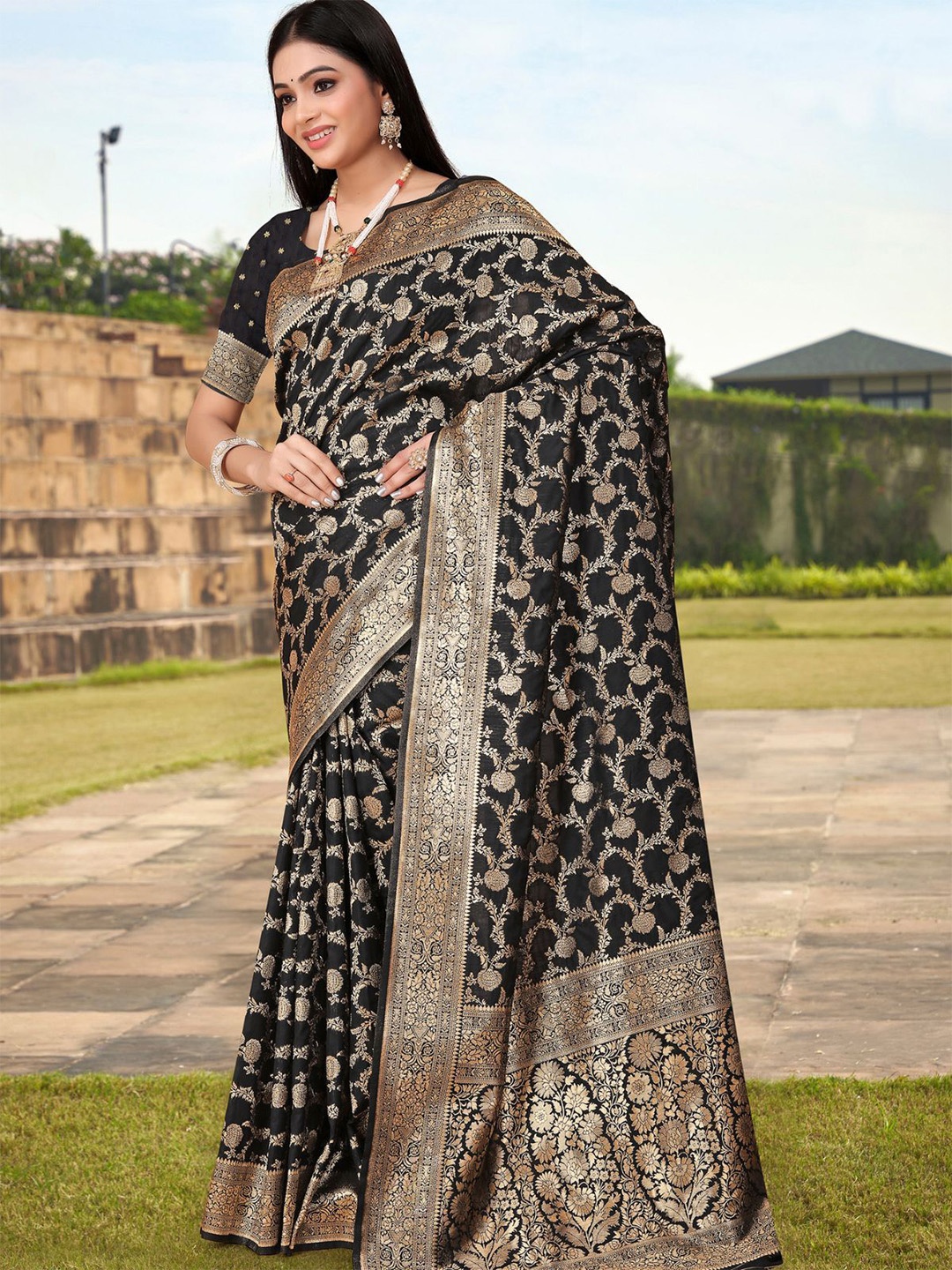 

ODETTE Woven Design Zari Banarasi Saree, Black