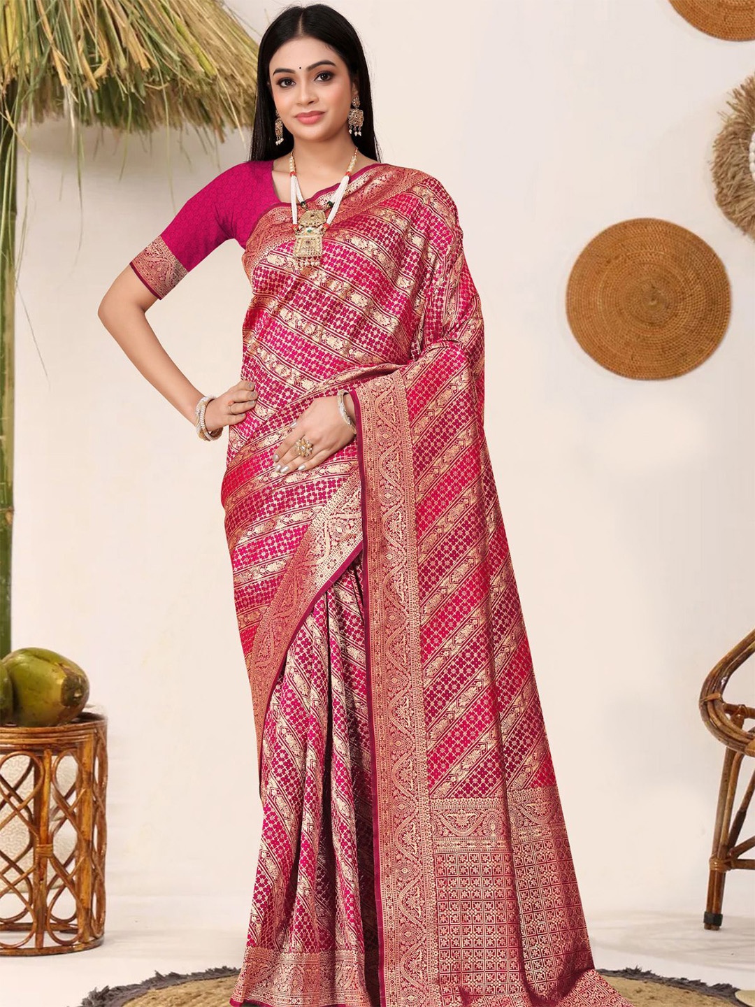 

ODETTE Woven Design Zari Banarasi Saree, Pink