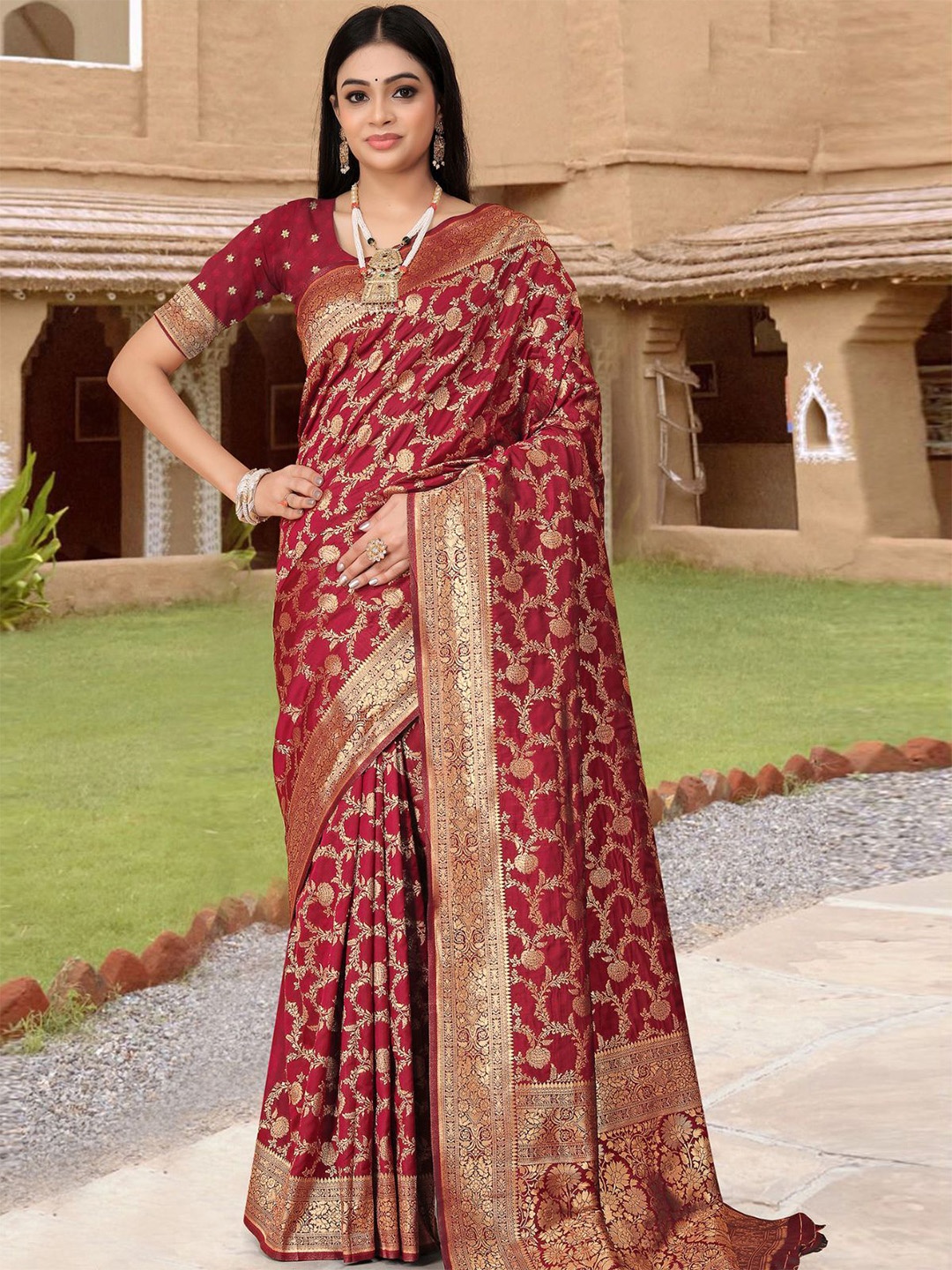 

ODETTE Ethnic Motifs Woven Design Zari Banarasi Saree, Maroon