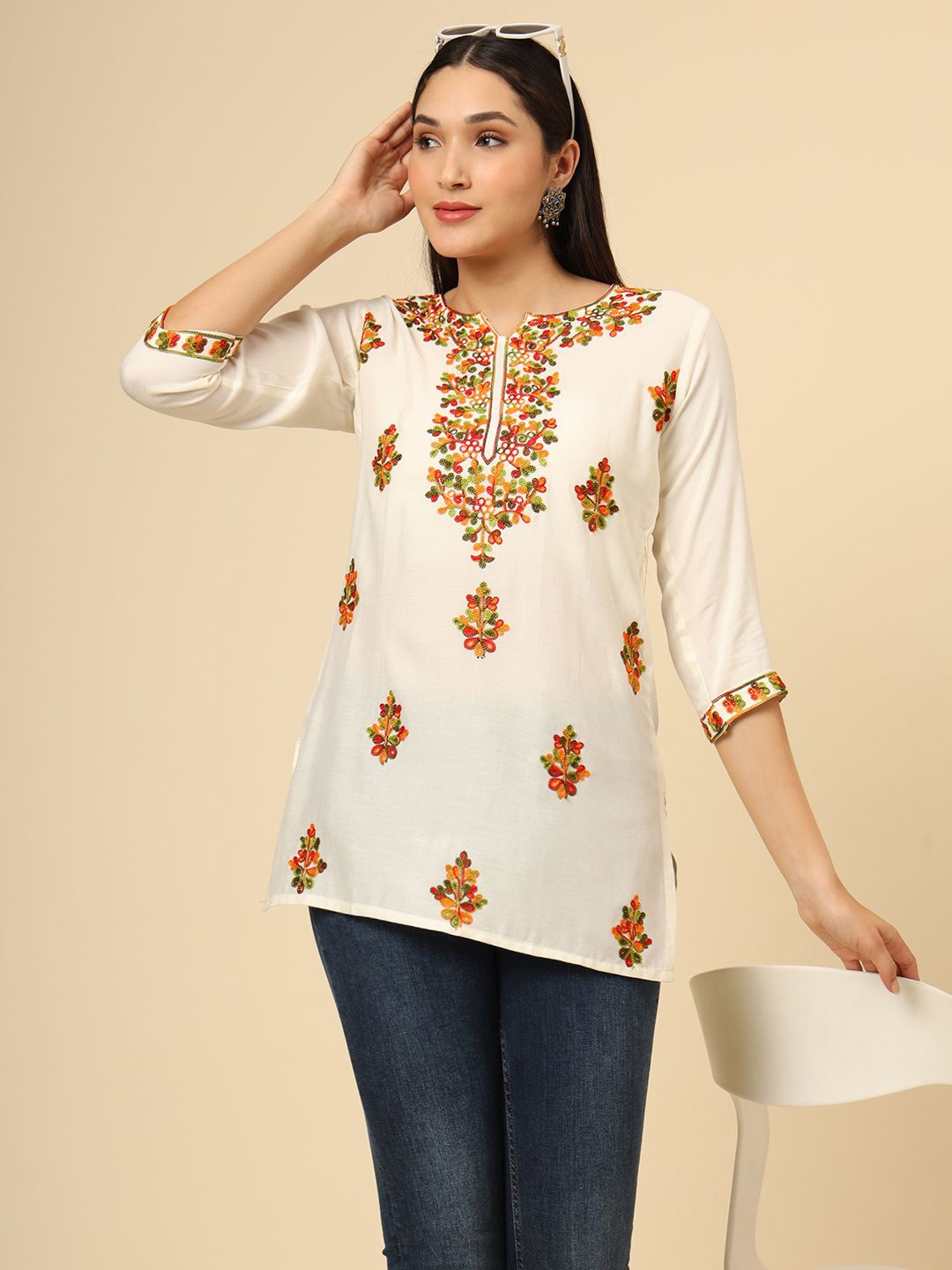 

VAIRAGEE Women Floral Embroidered Thread Work Kurti, White