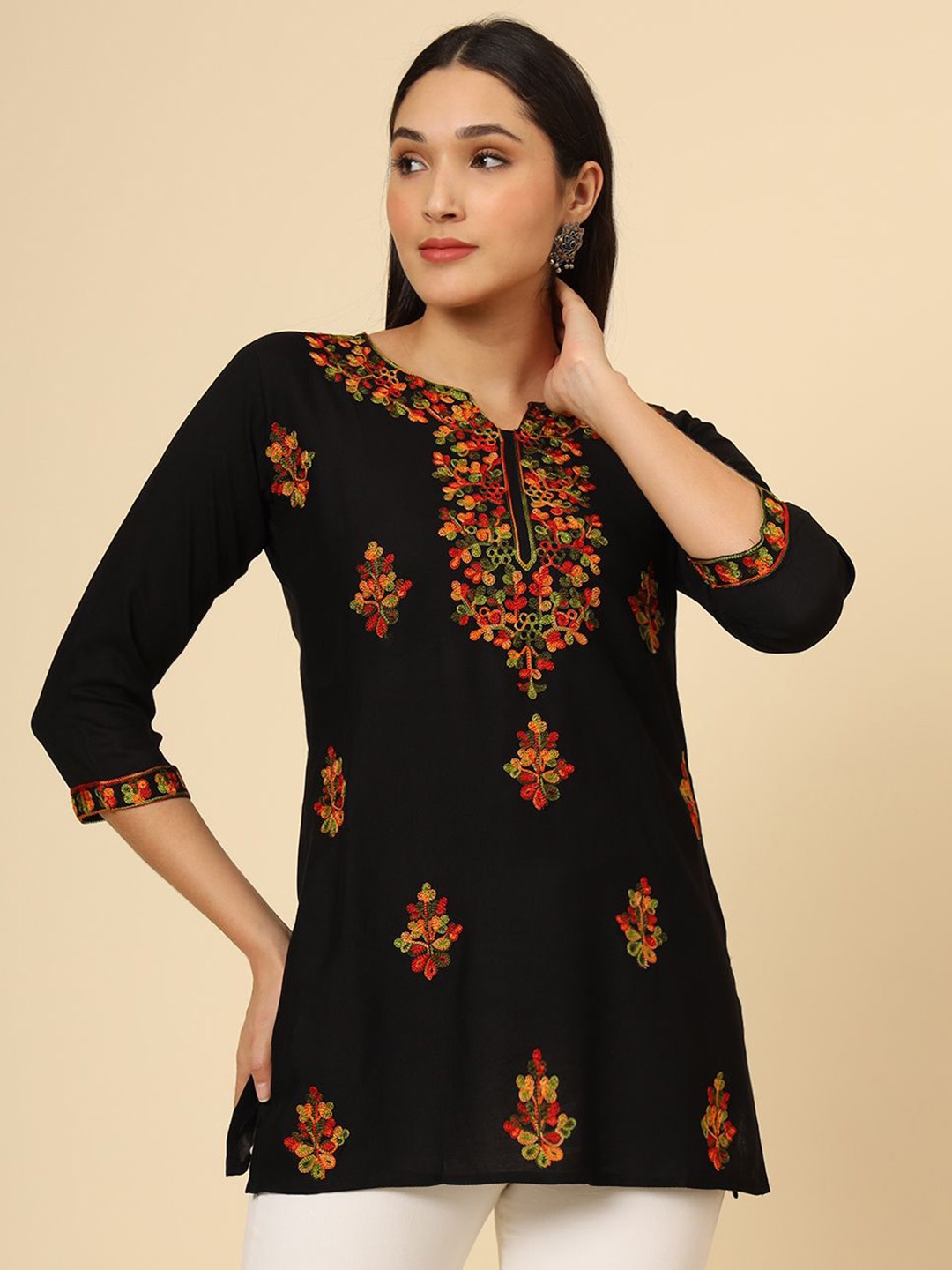 

VAIRAGEE Floral Embroidered Chikankari Chikankari Kurti, Black