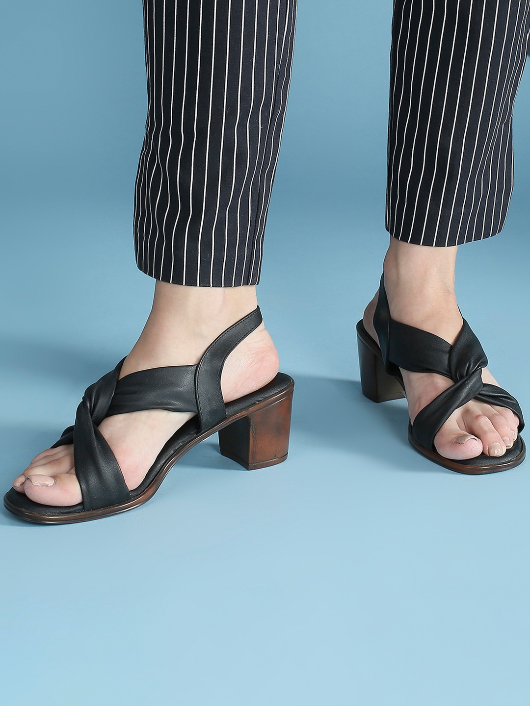 

Inc 5 Block with Bows Heels, Black
